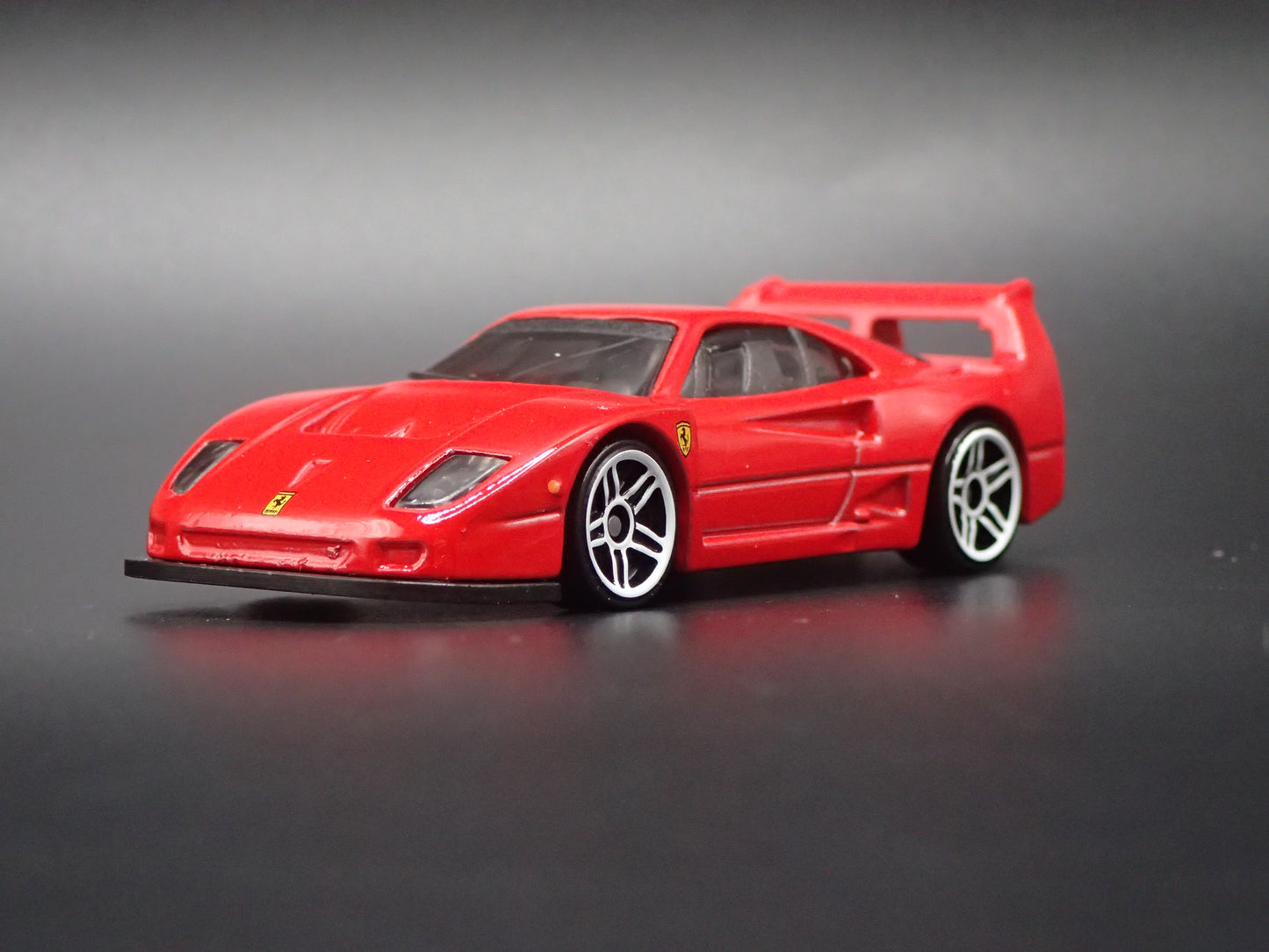 1987-1992 FERRARI F40 COMPETIZIONE RED 1:64 SCALE COLLECTIBLE DIECAST MODEL CAR