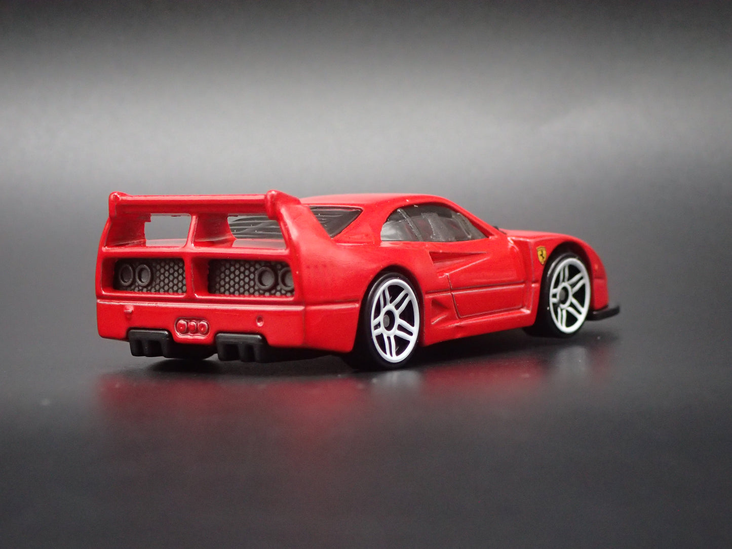1987-1992 FERRARI F40 COMPETIZIONE RED 1:64 SCALE COLLECTIBLE DIECAST MODEL CAR