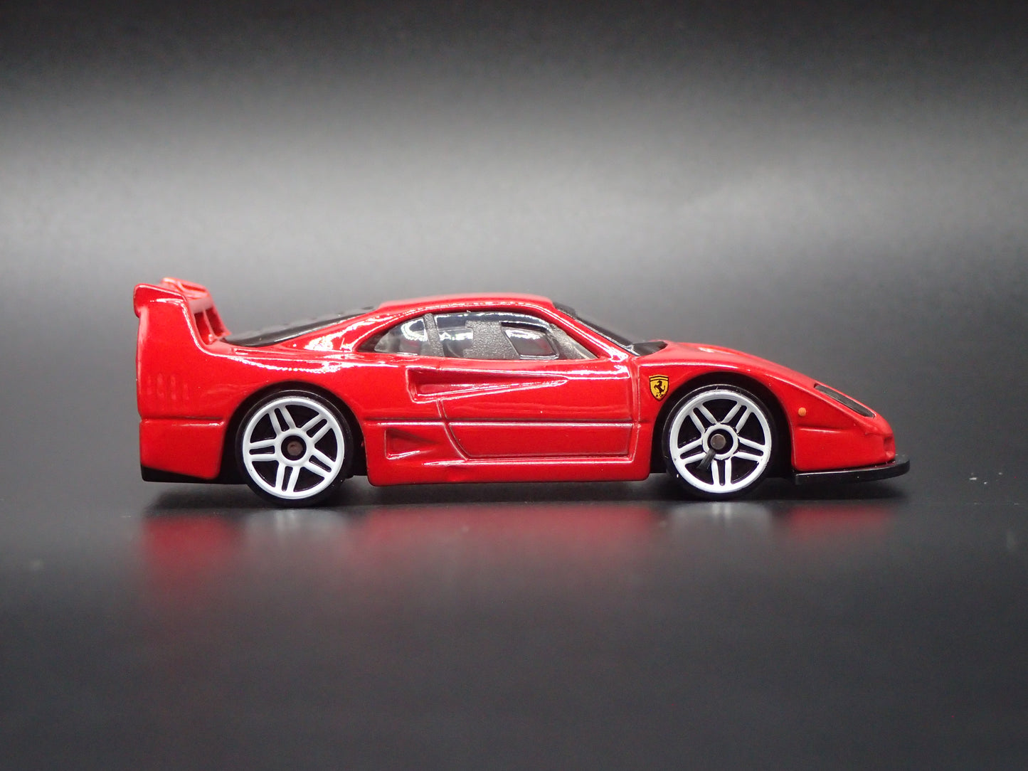 1987-1992 FERRARI F40 COMPETIZIONE RED 1:64 SCALE COLLECTIBLE DIECAST MODEL CAR