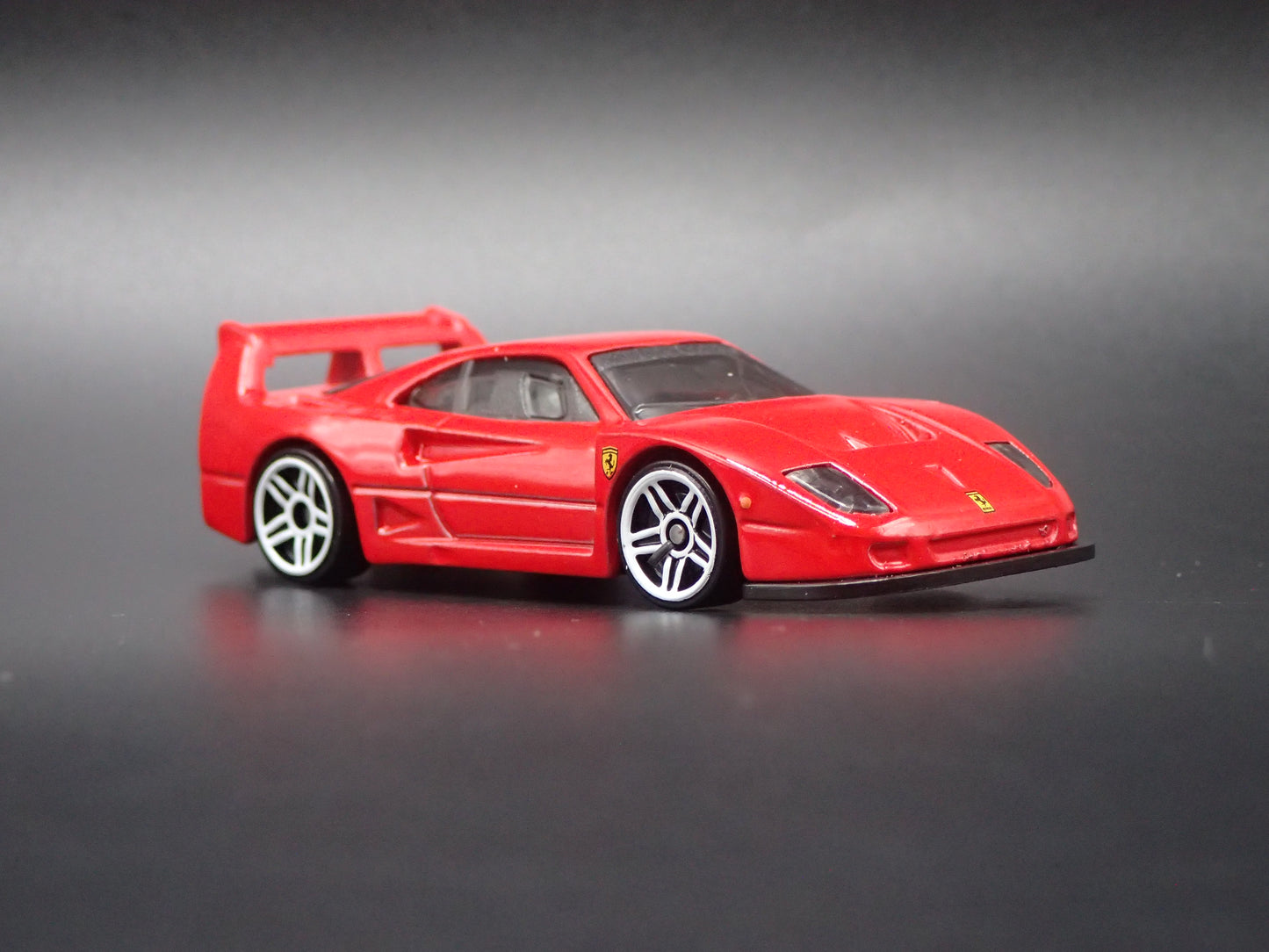 1987-1992 FERRARI F40 COMPETIZIONE RED 1:64 SCALE COLLECTIBLE DIECAST MODEL CAR