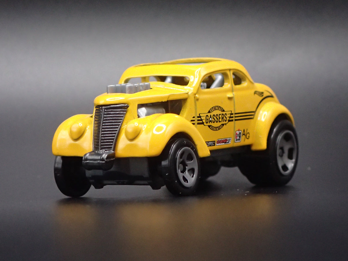 1937 37 FORD COUPE GASSER HOT ROD NHRA 1:64 SCALE DIORAMA DIECAST MODEL CAR