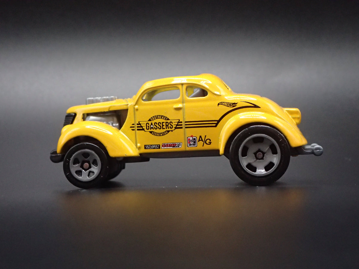 1937 37 FORD COUPE GASSER HOT ROD NHRA 1:64 SCALE DIORAMA DIECAST MODEL CAR