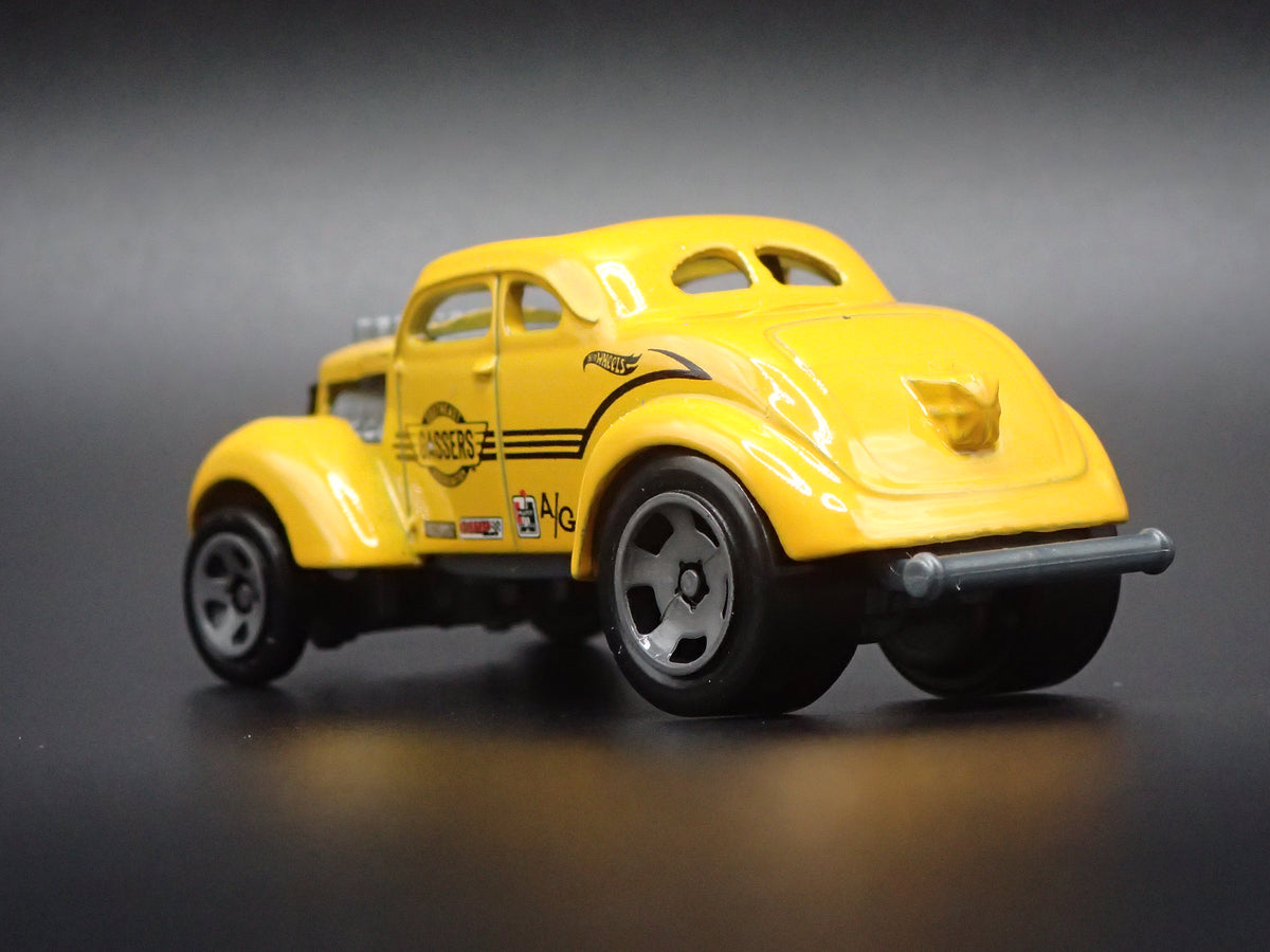 1937 37 FORD COUPE GASSER HOT ROD NHRA 1:64 SCALE DIORAMA DIECAST MODEL CAR