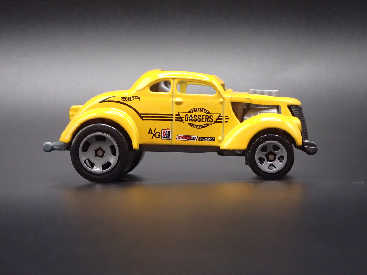 1937 37 FORD COUPE GASSER HOT ROD NHRA 1:64 SCALE DIORAMA DIECAST MODEL CAR