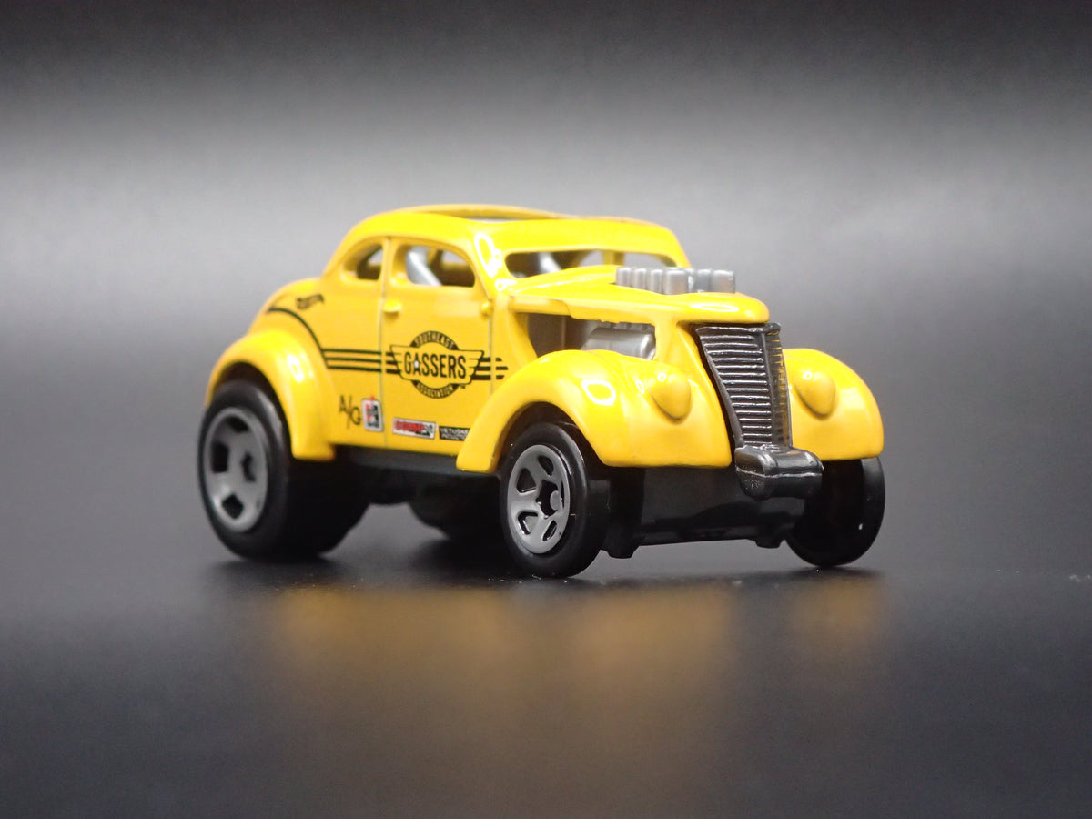 1937 37 FORD COUPE GASSER HOT ROD NHRA 1:64 SCALE DIORAMA DIECAST MODEL CAR