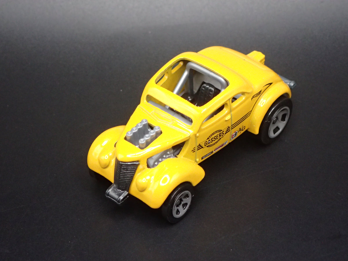 1937 37 FORD COUPE GASSER HOT ROD NHRA 1:64 SCALE DIORAMA DIECAST MODEL CAR