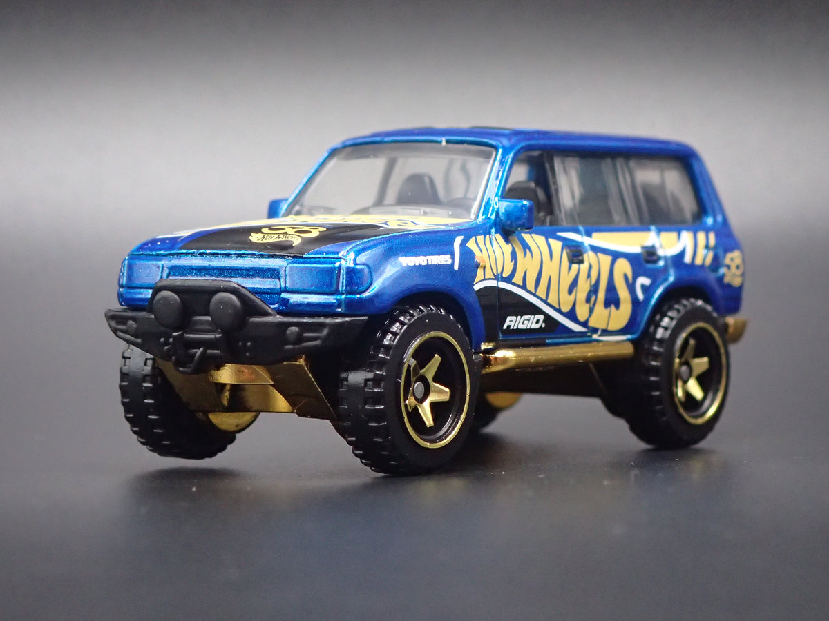 1990-1998 TOYOTA LAND CRUISER 80 BLUE 1/64 SCALE DIORAMA DIECAST MODEL CAR