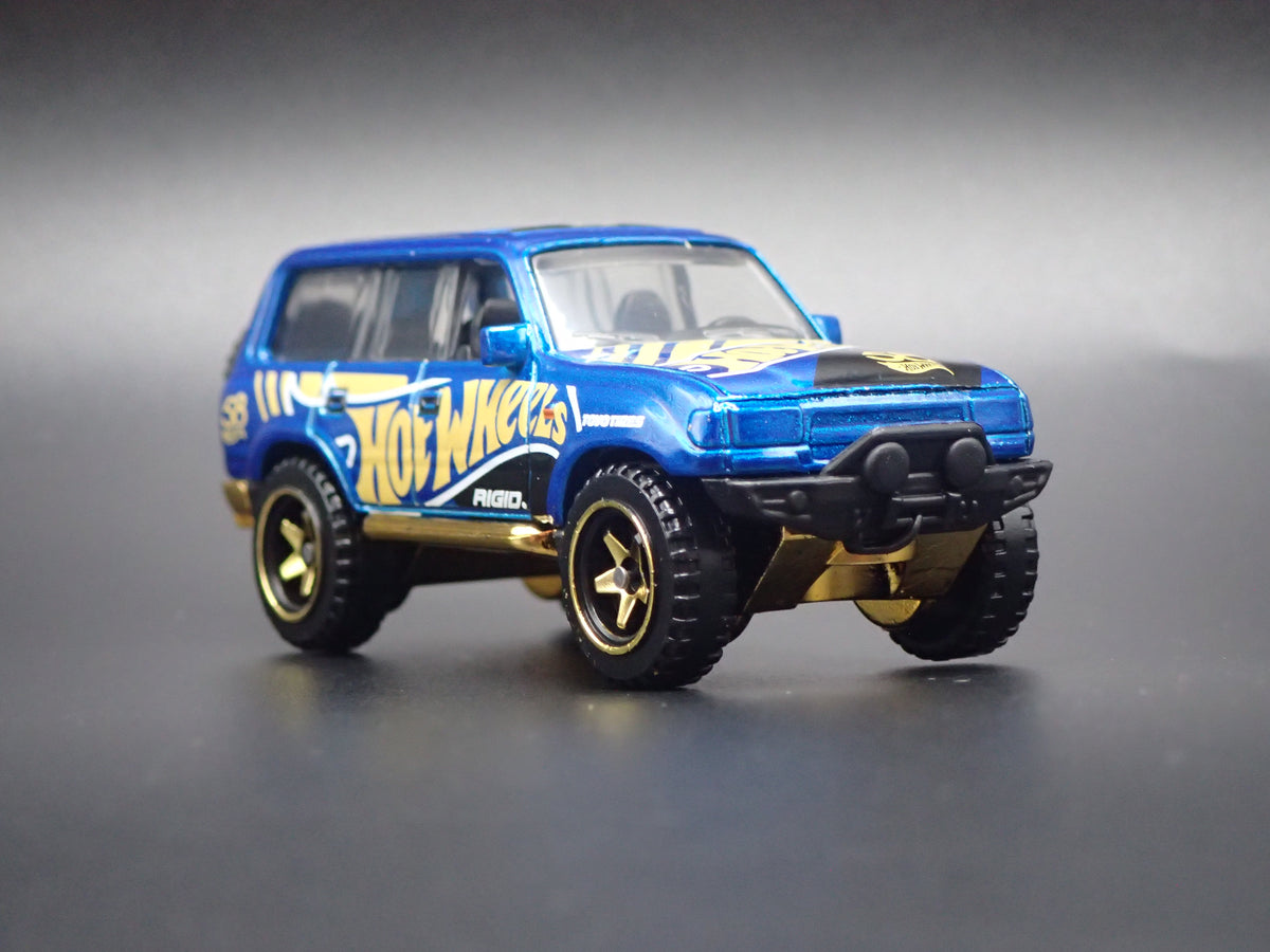 1990-1998 TOYOTA LAND CRUISER 80 BLUE 1/64 SCALE DIORAMA DIECAST MODEL CAR