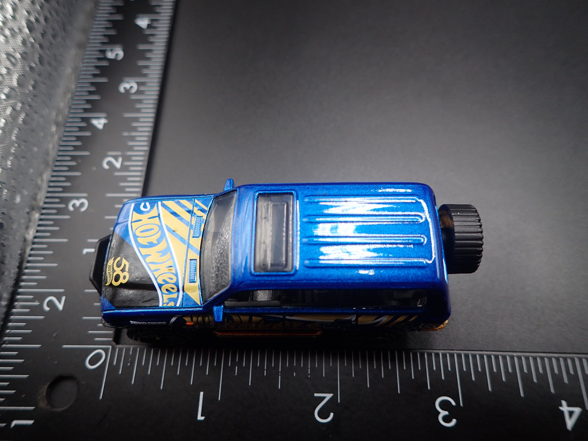 1990-1998 TOYOTA LAND CRUISER 80 BLUE 1/64 SCALE DIORAMA DIECAST MODEL CAR