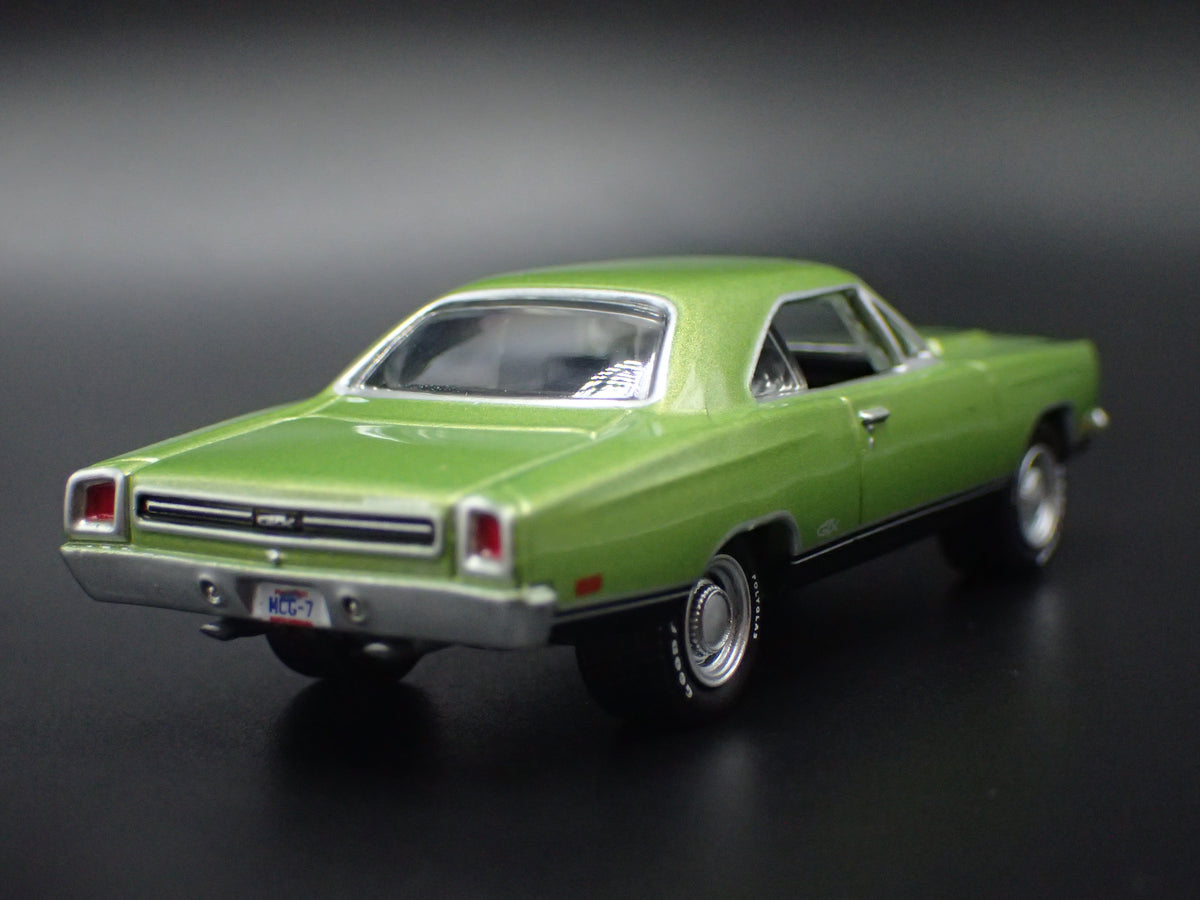 1969 69 PLYMOUTH GTX GREEN 1:64 SCALE COLLECTIBLE DIORAMA DIECAST MODEL CAR