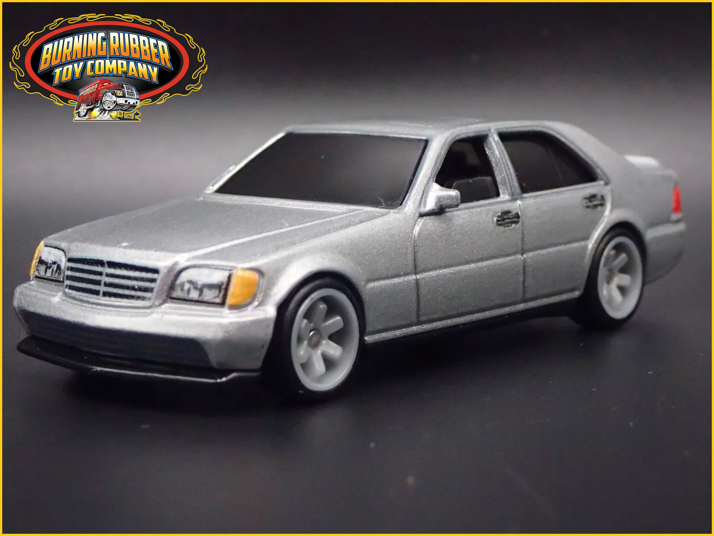1981-1985 MERCEDES-BENZ 500 SEL 1:64 SCALE COLLECTIBLE DIORAMA DIECAST MODEL CAR
