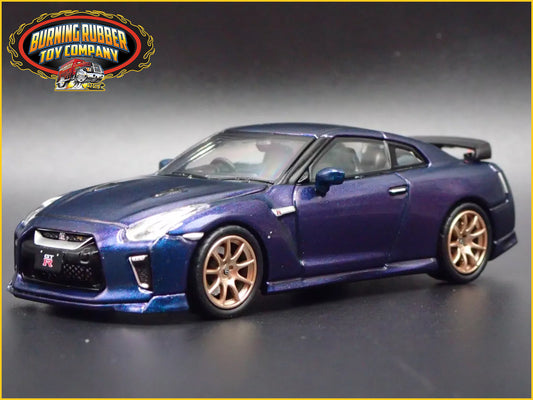 NISSAN GT-R GTR R35 T-SPEC 1:64 SCALE COLECTIBLE DIORAMA DIECAST MODEL CAR