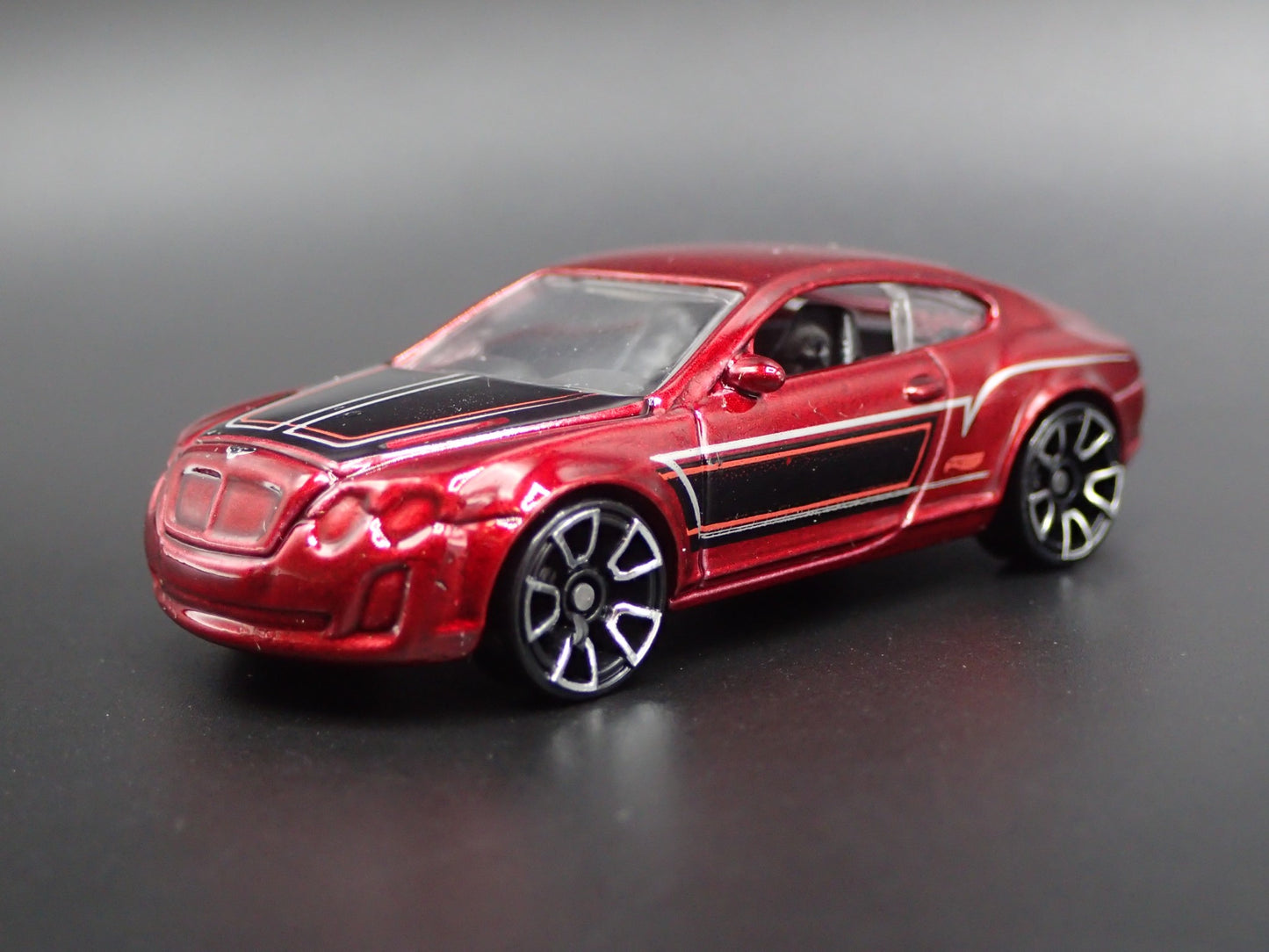 2009-2011 BENTLEY CONTINENTAL SUPERSPORTS 1:64 SCALE DIORAMA DIECAST MODEL CAR