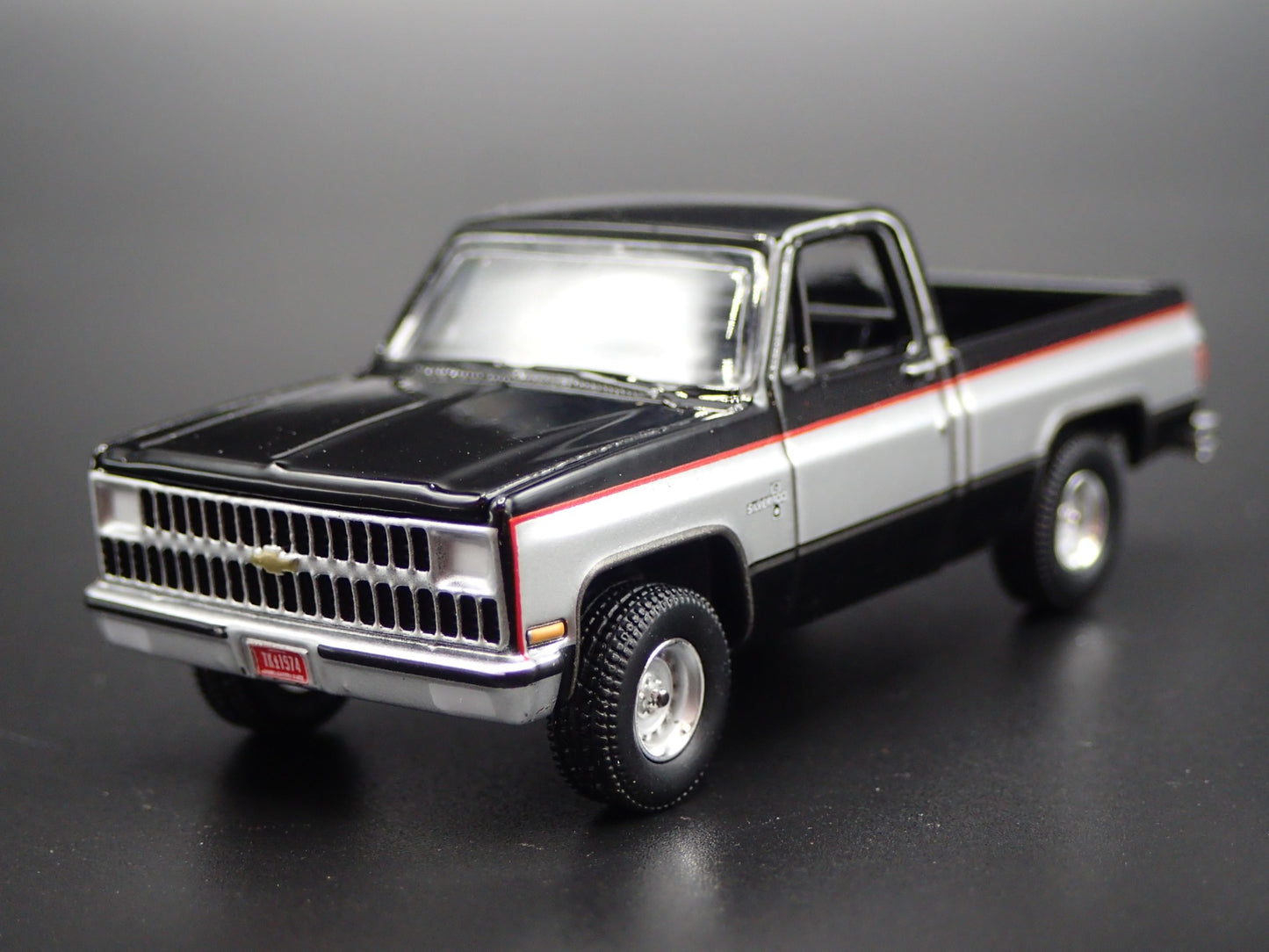 1981 81 CHEVY CHEVROLET  PICKUP TRUCK SQUAREBODY 1/64 SCALE DIECAST MODEL CAR