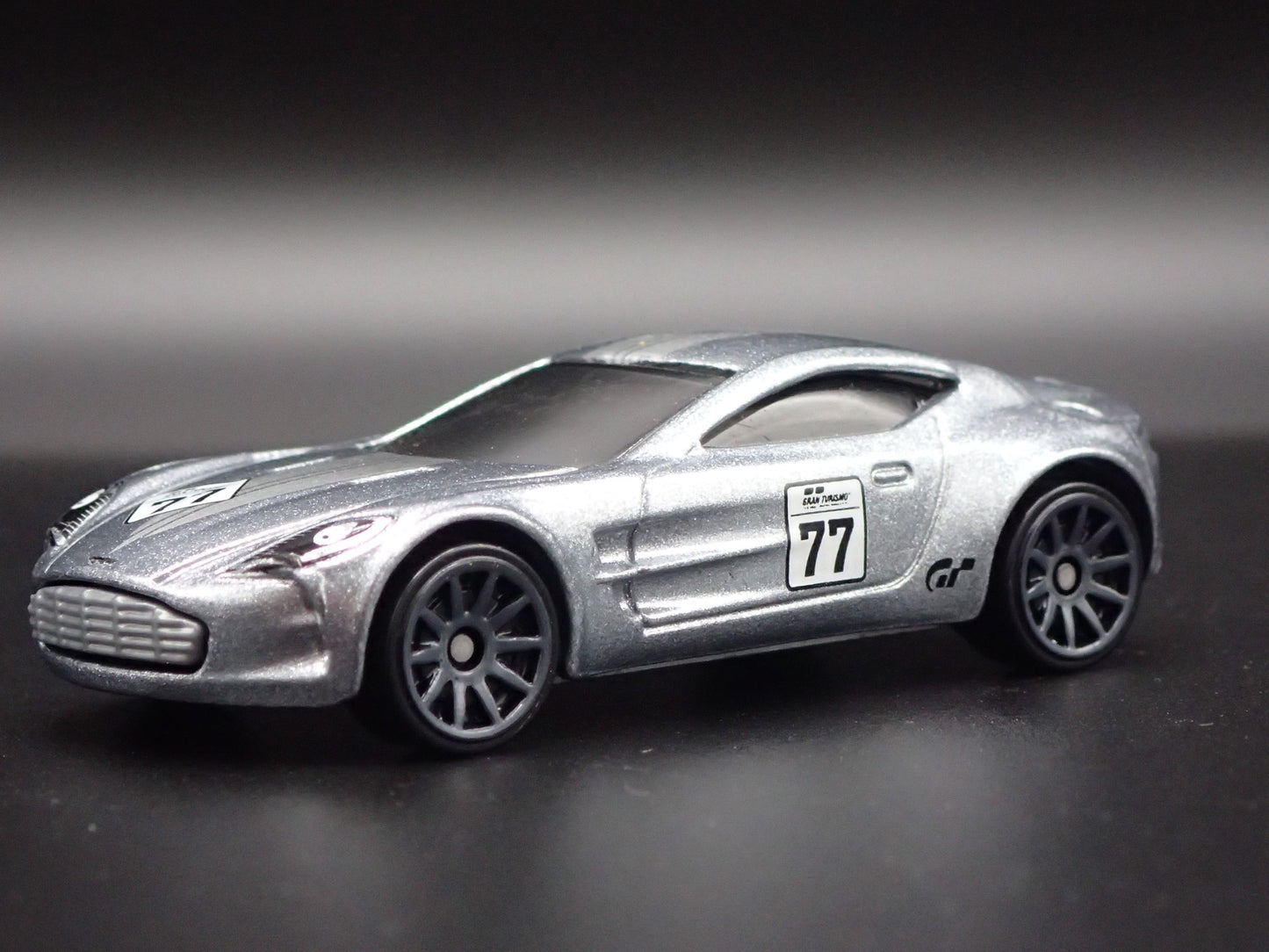 2009-2012 ASTON MARTIN ONE-77 GRAN TURISMO 1/64 SCALE DIORAMA DIECAST MODEL CAR