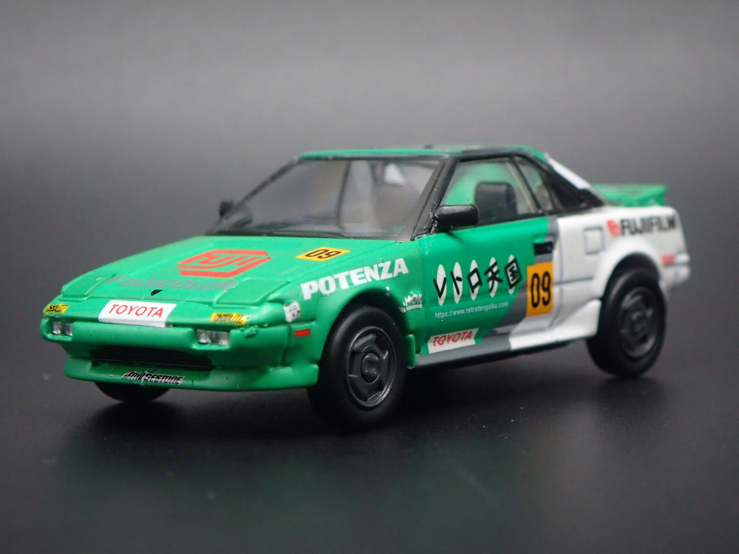 1984-1989 TOYOTA MR2 MK1 AWII FUJIFILM 1/64 SCALE DIORAMA DIECAST MODEL CAR