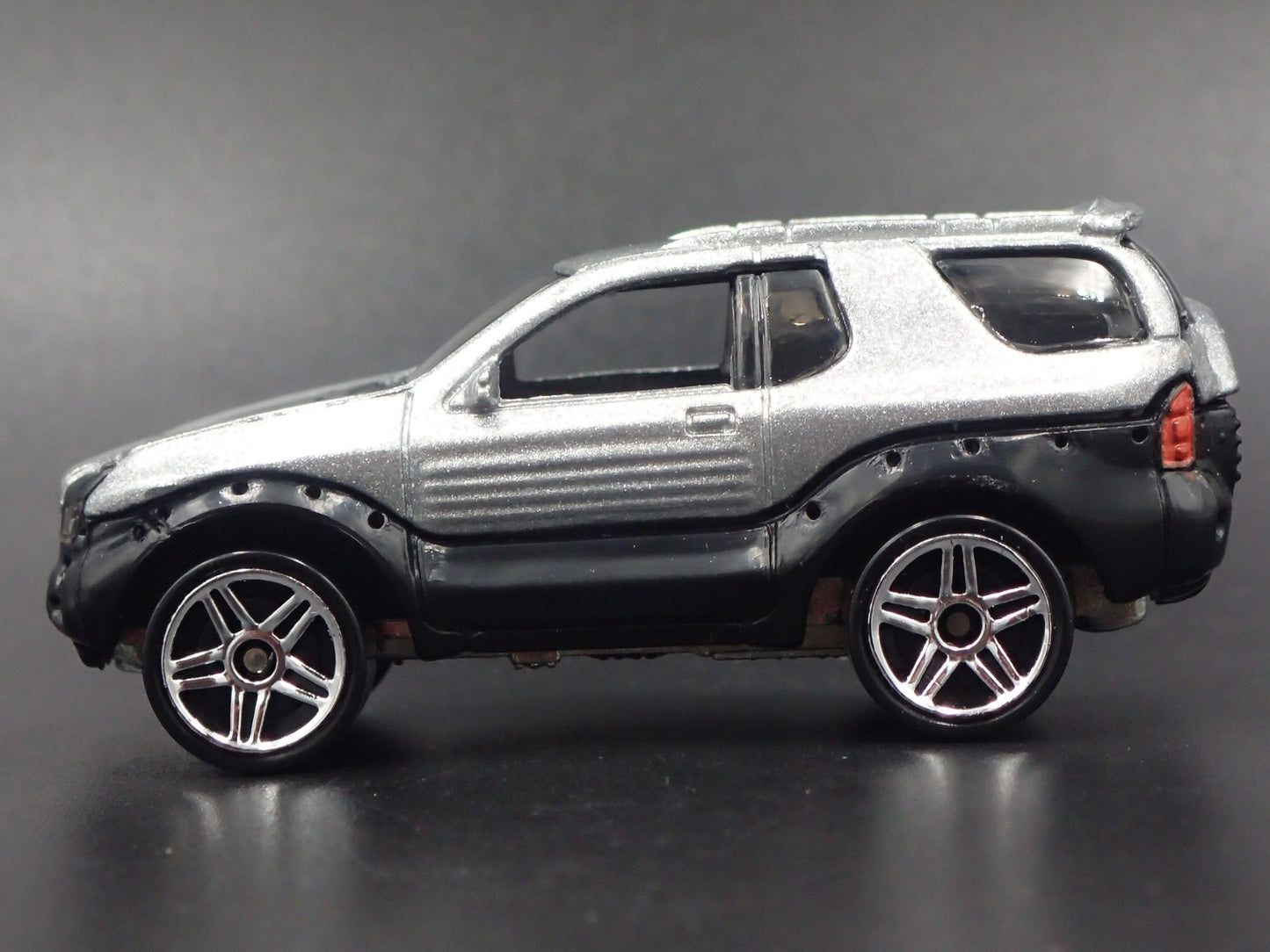 1997-2001 ISUZU VEHICROSS SUV 1:64 SCALE COLLECTIBLE DIORAMA DIECAST MODEL CAR