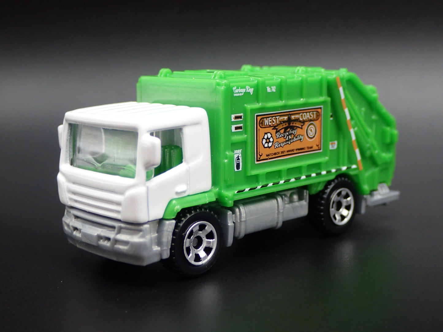 MODERN GARBAGE RECYCLING TRASH TRUCK 1/64 MB SCALE DIORAMA DIECAST MODEL CAR
