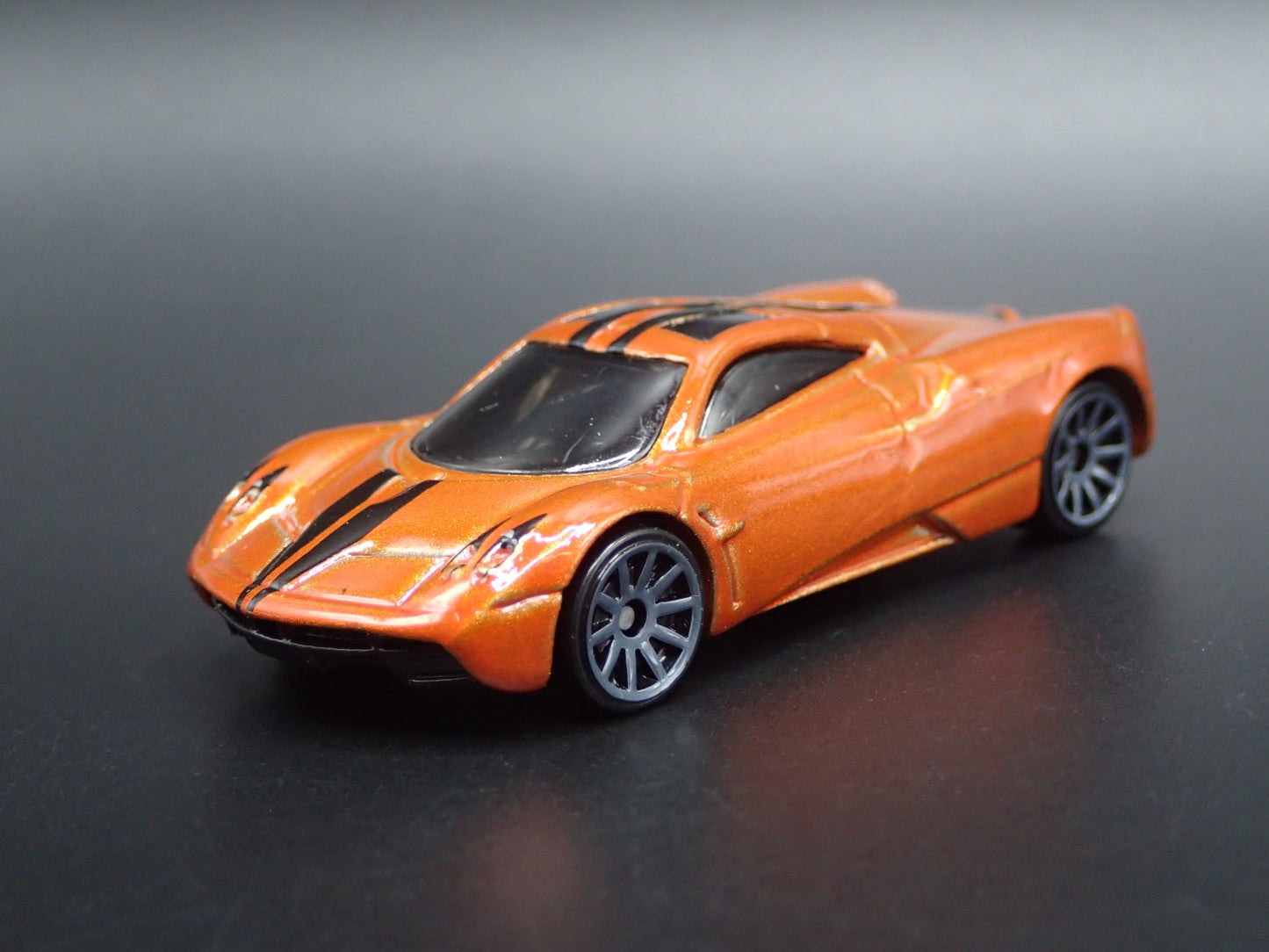 2011-2018 PAGANI HUAYRA SUPER CAR ORANGE 1/64 SCALE DIORAMA DIECAST MODEL CAR
