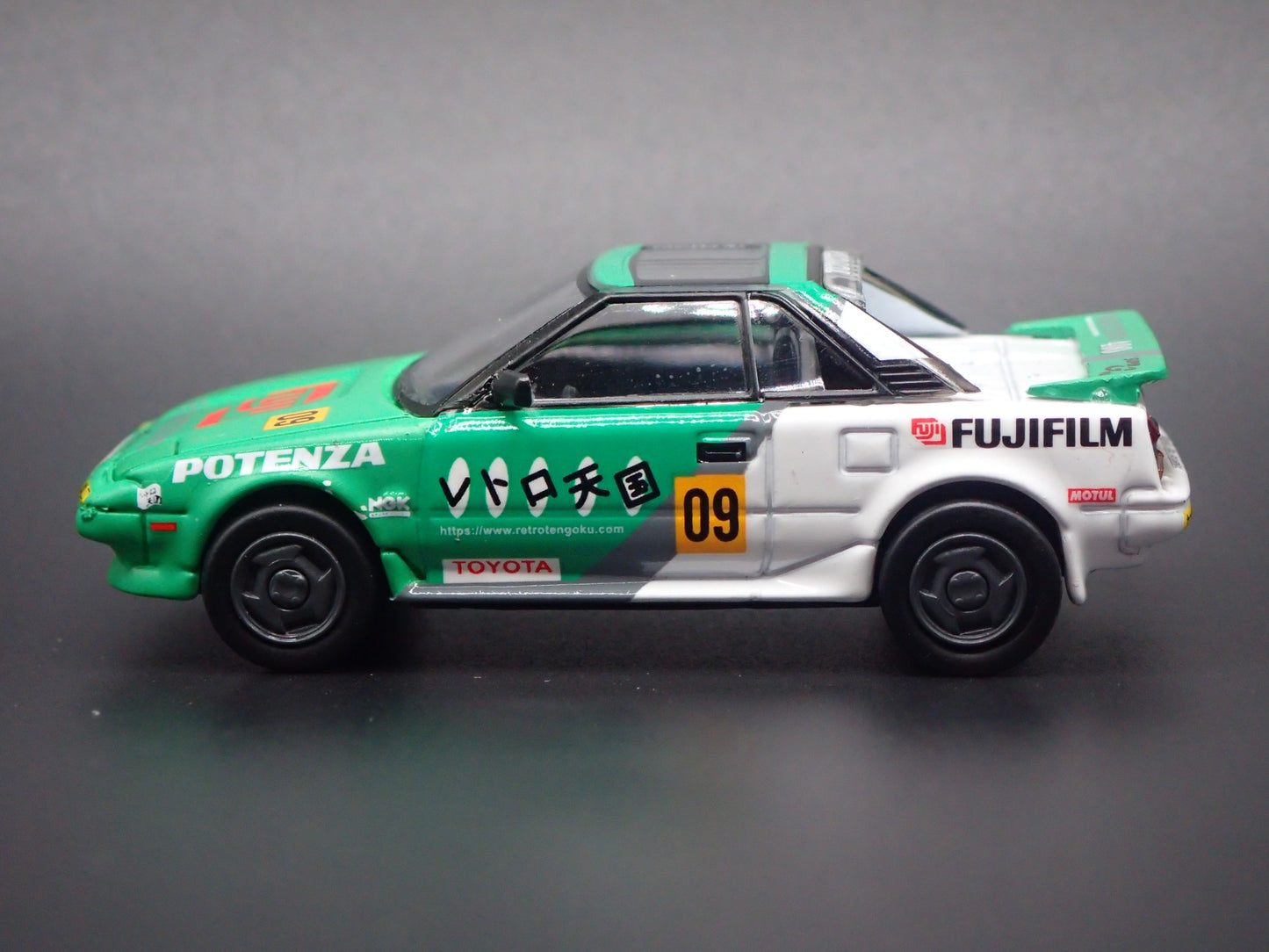 1984-1989 TOYOTA MR2 MK1 AWII FUJIFILM 1/64 SCALE DIORAMA DIECAST MODEL CAR