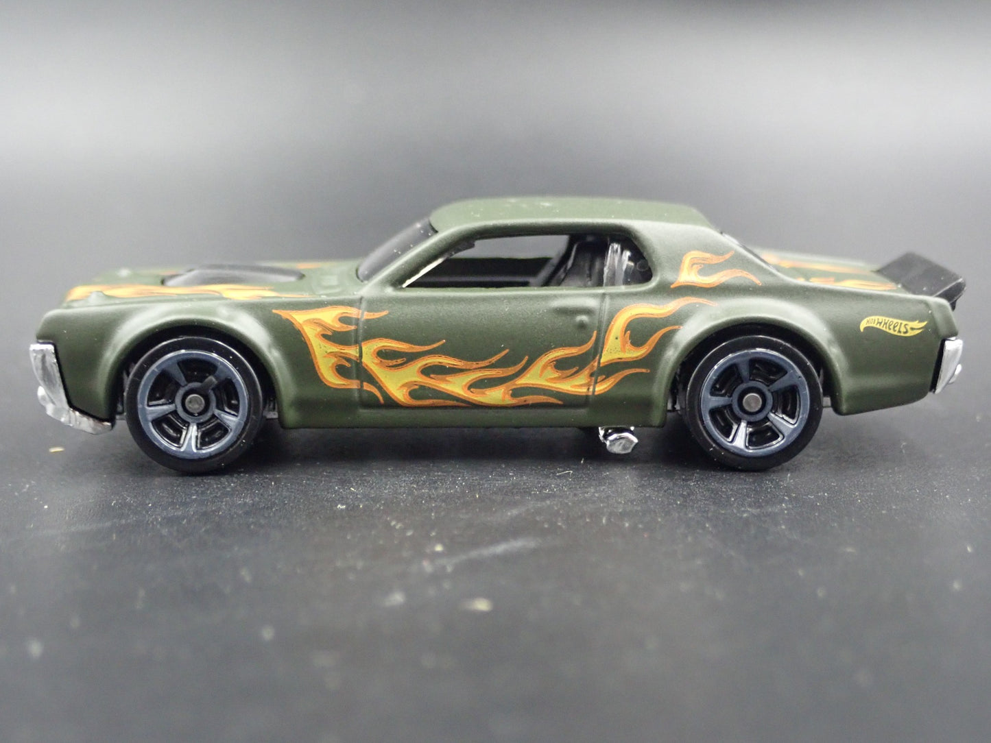 1968 68 MERC MERCURY COUGAR 1/64 SCALE COLLECTIBLE DIORAMA DIECAST MODEL CAR