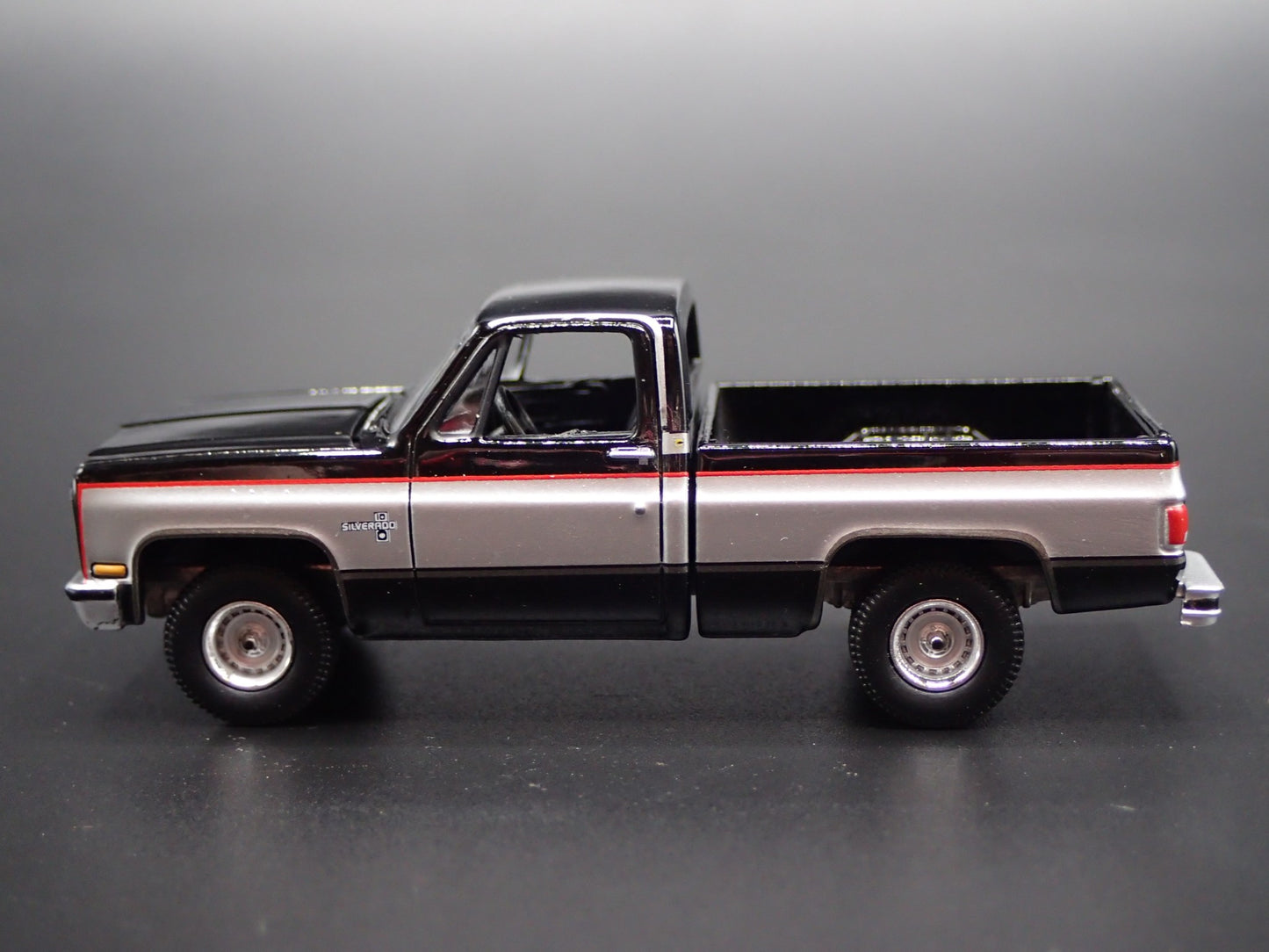 1981 81 CHEVY CHEVROLET  PICKUP TRUCK SQUAREBODY 1/64 SCALE DIECAST MODEL CAR