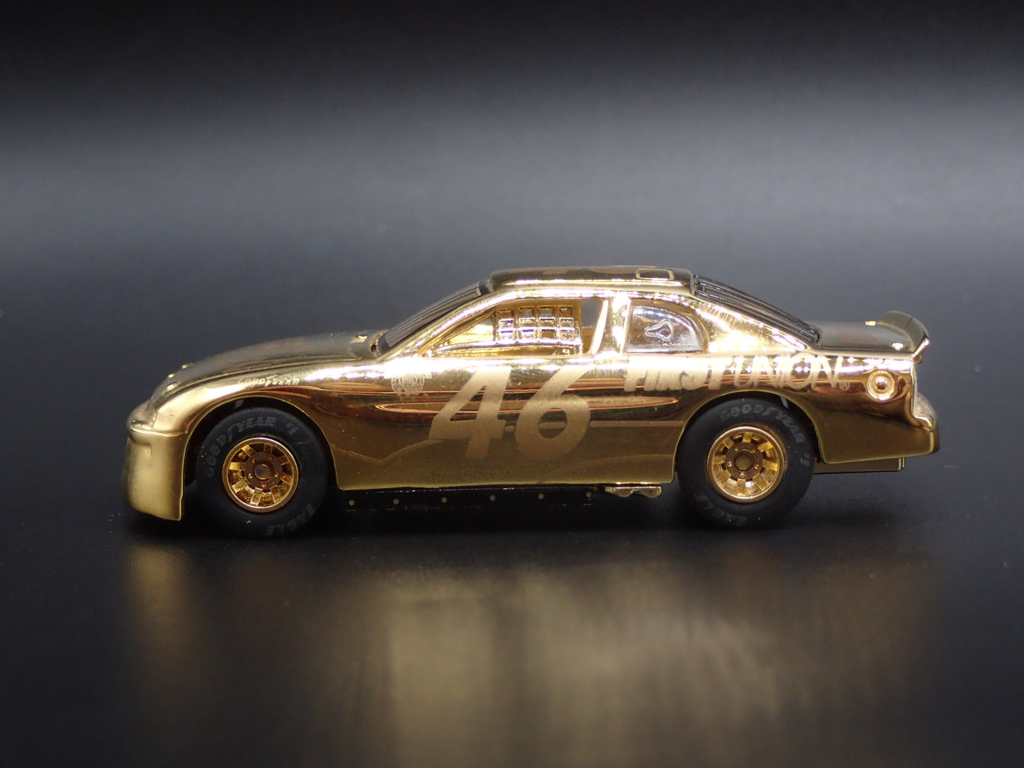 1998 CHEVY CHEVROLET MONTE CARLO FIRST UNION NASCAR 1:64 SCALE DIECAST MODEL CAR