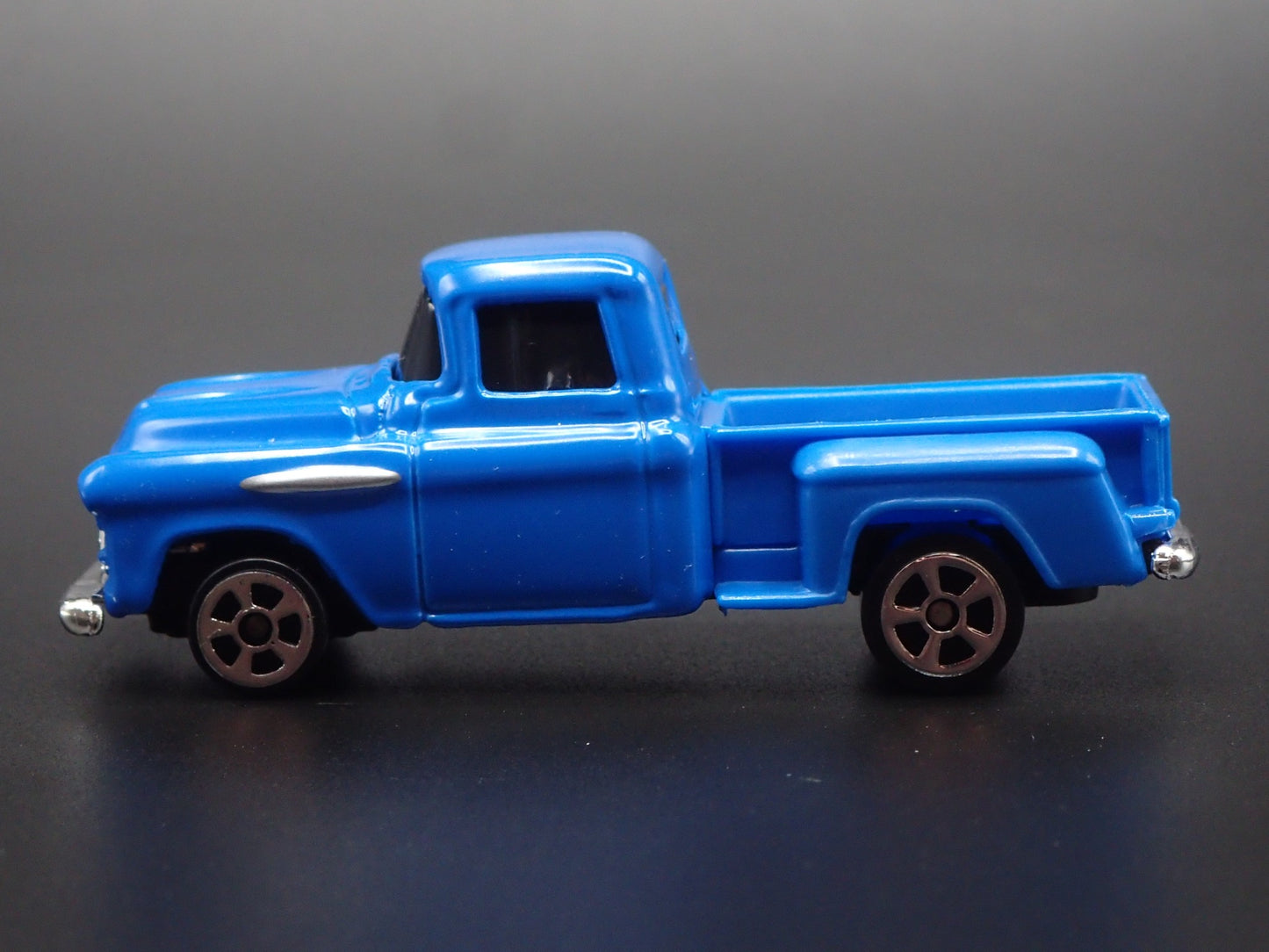 1957 57 CHEVY CHEVROLET STEPSIDE PICKUP TRUCK BLUE 1:64 SCALE DIECAST MODEL CAR