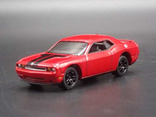 2010 10 DODGE CHALLENGER RT 1/64 SCALE COLLECTIBLE DIORAMA DIECAST MODEL CAR-Burning Rubber Toy Company