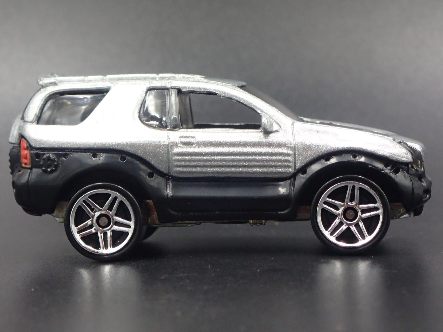 1997-2001 ISUZU VEHICROSS SUV 1:64 SCALE COLLECTIBLE DIORAMA DIECAST MODEL CAR