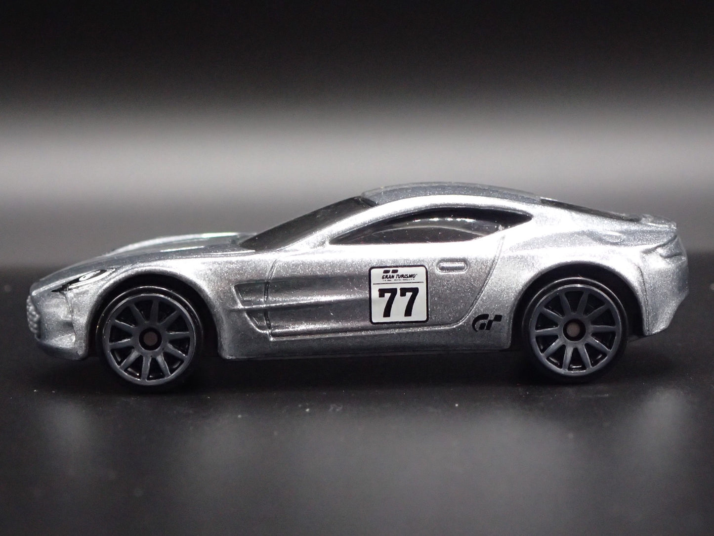 2009-2012 ASTON MARTIN ONE-77 GRAN TURISMO 1/64 SCALE DIORAMA DIECAST MODEL CAR