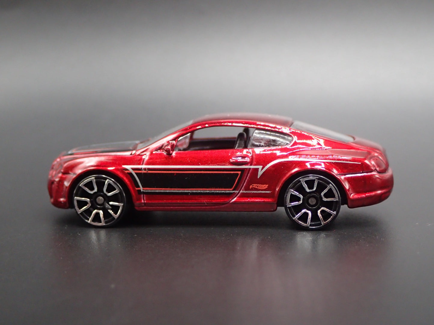 2009-2011 BENTLEY CONTINENTAL SUPERSPORTS 1:64 SCALE DIORAMA DIECAST MODEL CAR