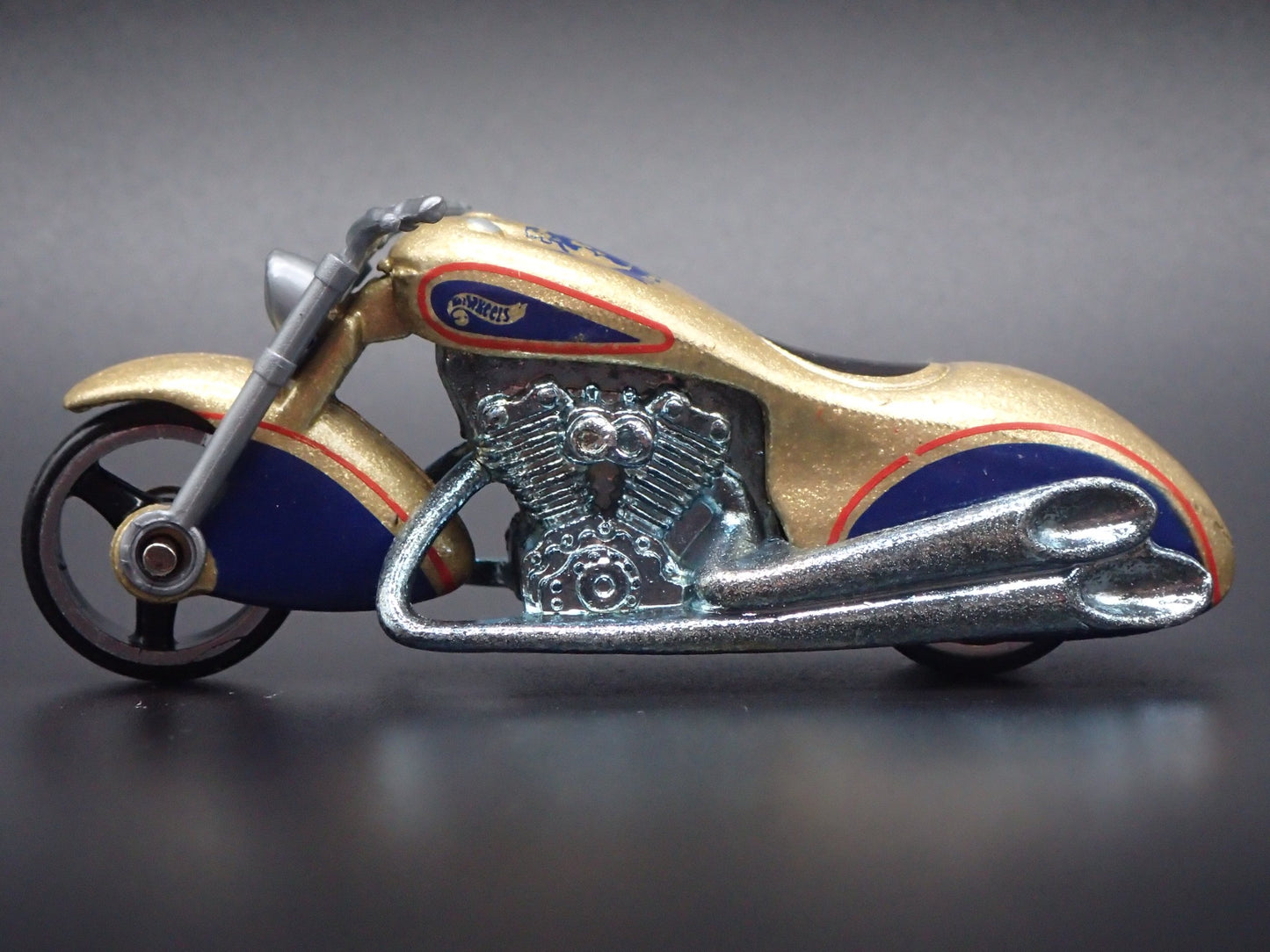 BLAST LANE MOTORCYCLE HOT WHEELS GOLD 1:64 HW SCALE DIORAMA DIECAST MODEL CAR