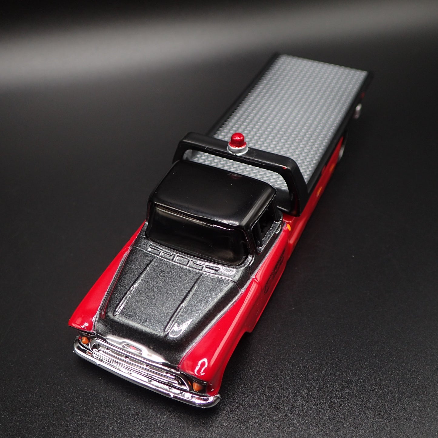 1957 CHEVY CHEVROLET FLATBED RAMP TRUCK TOW TRUCK 1:64 SCALE DIECAST MODEL CAR