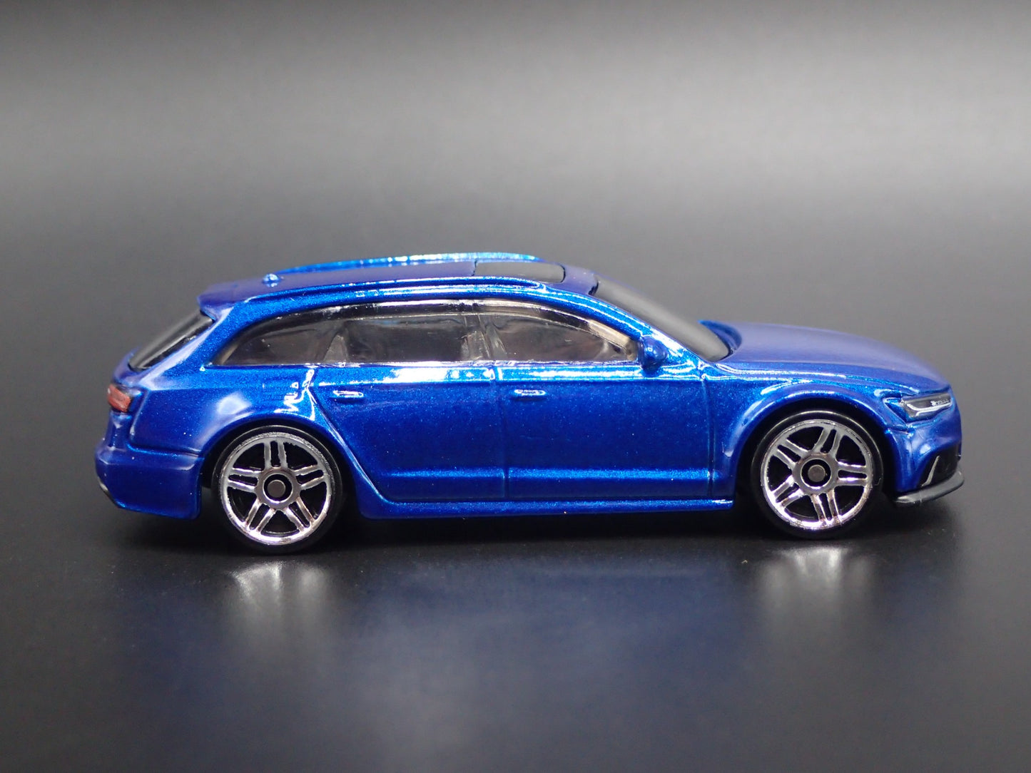 2013-2018 AUDI AVANT RS6 STATION WAGON BLUE 1/64 SCALE DIORAMA DIECAST MODEL CAR