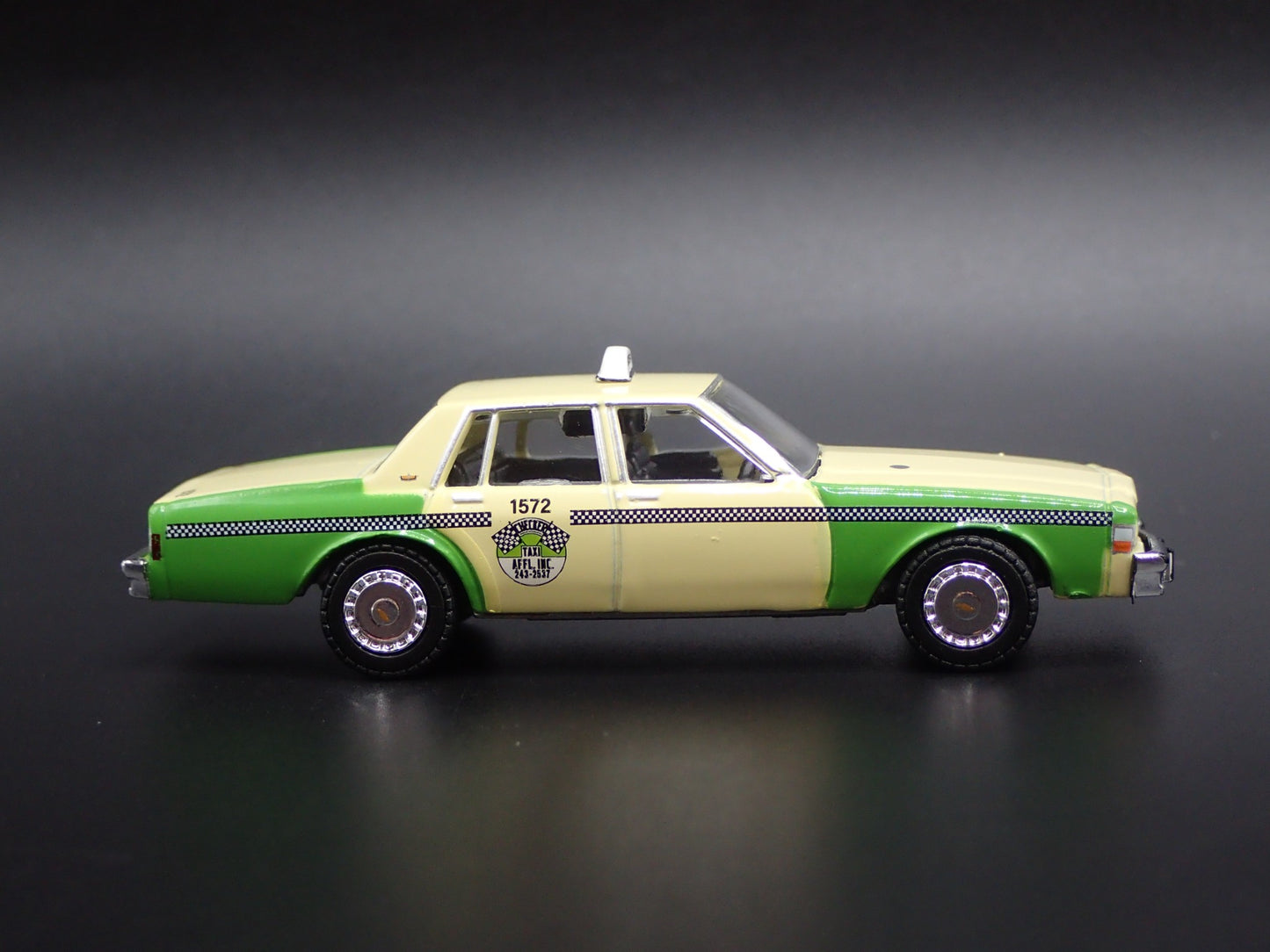 1987 87 CHEVY CHEVROLET CAPRICE TAXI CAB CHICAGO IL 1/64 SCALE DIECAST MODEL CAR