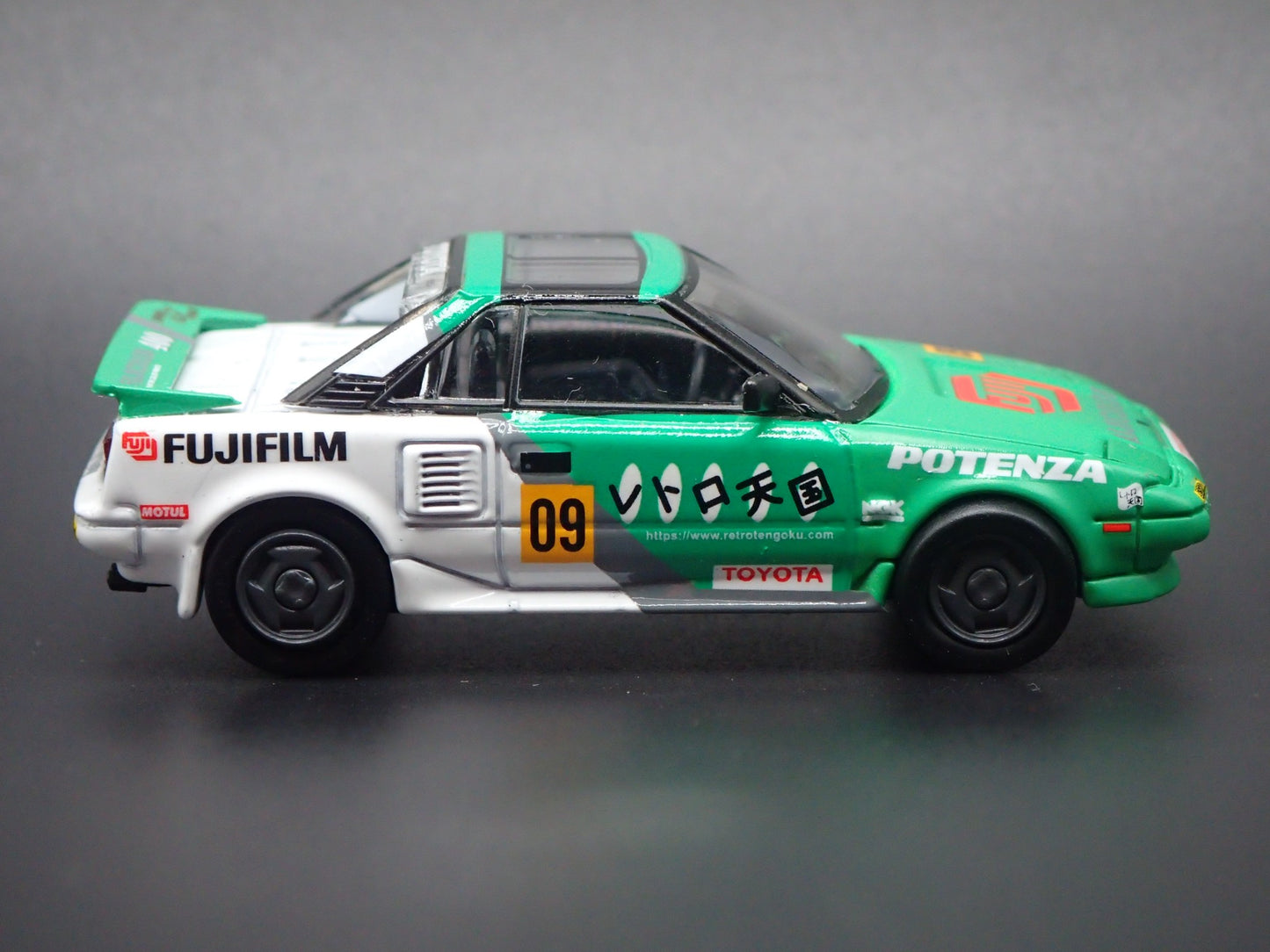 1984-1989 TOYOTA MR2 MK1 AWII FUJIFILM 1/64 SCALE DIORAMA DIECAST MODEL CAR