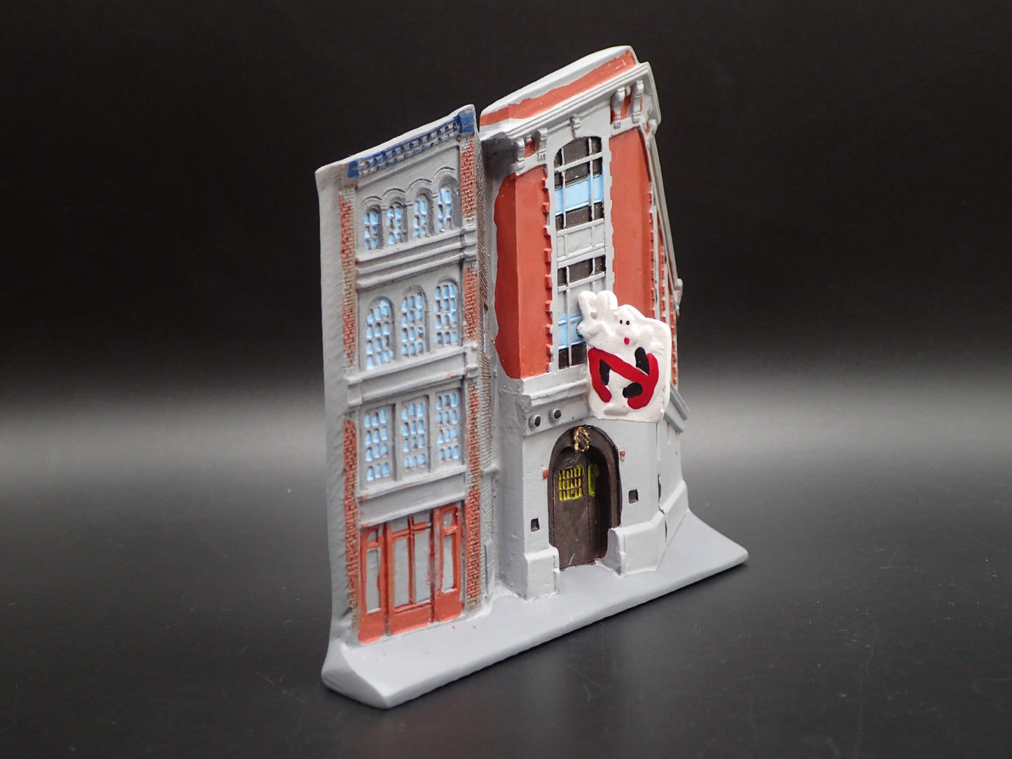 GHOSTBUSTERS FIREHOUSE RESIN DIORAMA SCENE BACKGROUND DISPLAY PROP 1:64 SCALE