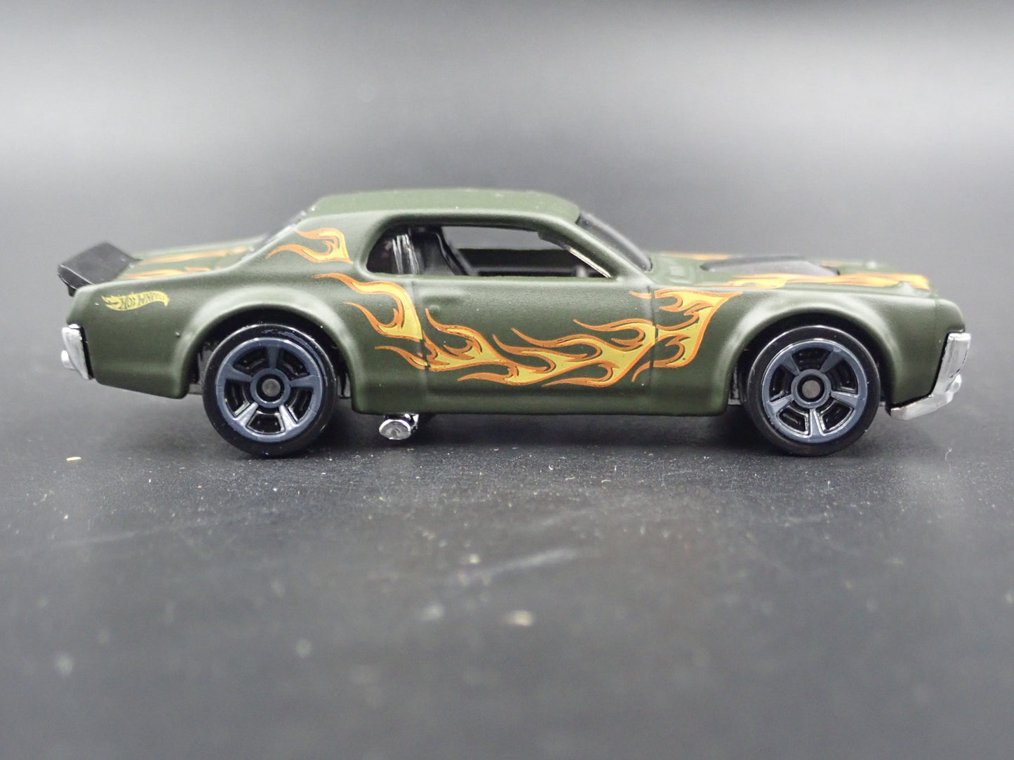 1968 68 MERC MERCURY COUGAR 1/64 SCALE COLLECTIBLE DIORAMA DIECAST MODEL CAR