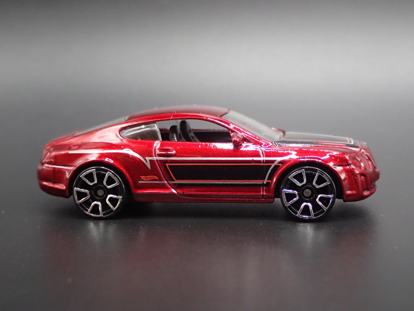 2009-2011 BENTLEY CONTINENTAL SUPERSPORTS 1:64 SCALE DIORAMA DIECAST MODEL CAR