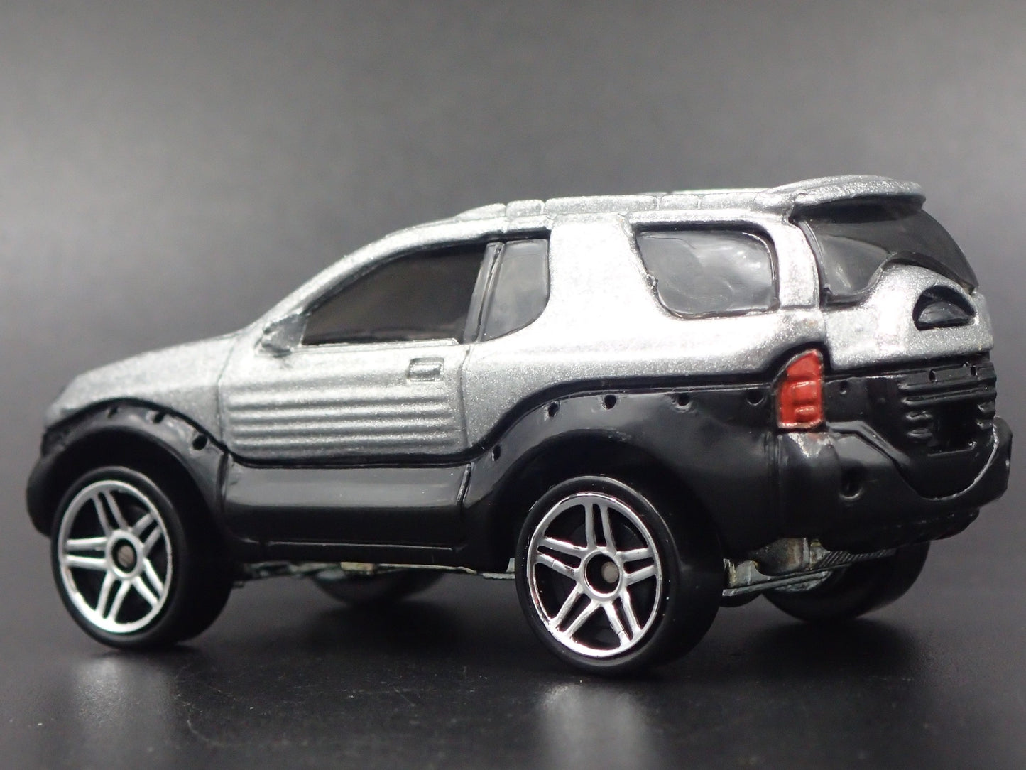 1997-2001 ISUZU VEHICROSS SUV 1:64 SCALE COLLECTIBLE DIORAMA DIECAST MODEL CAR
