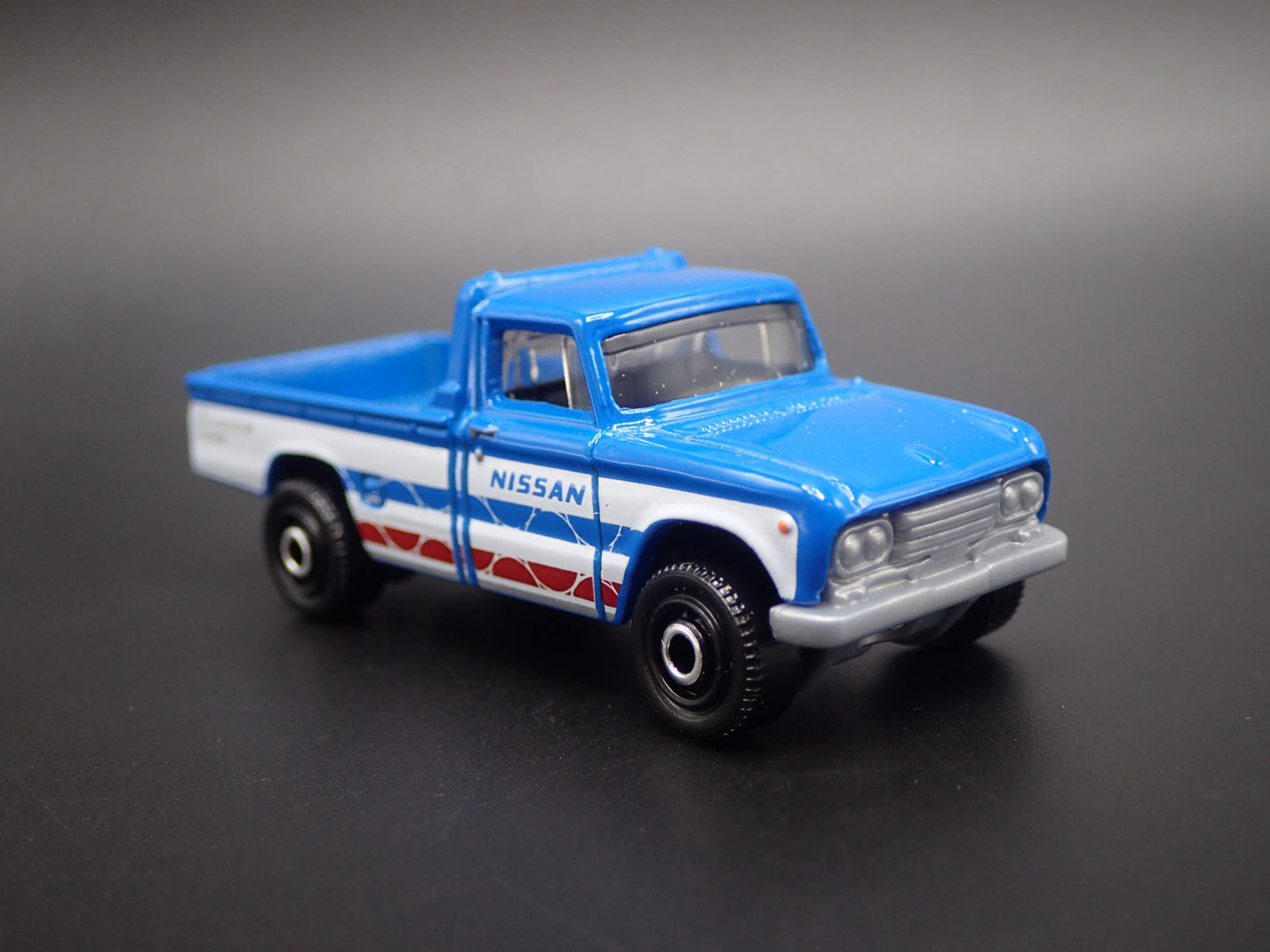 1962-1966 NISSAN JUNIOR PICKUP TRUCK HITCH 1:64 SCALE DIORAMA DIECAST MODEL CAR