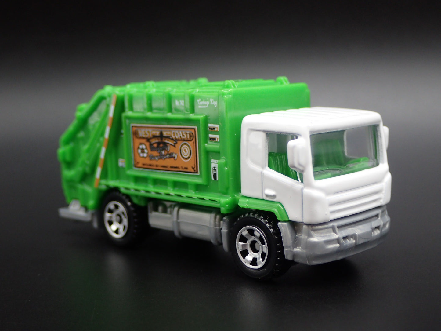 MODERN GARBAGE RECYCLING TRASH TRUCK 1/64 MB SCALE DIORAMA DIECAST MODEL CAR