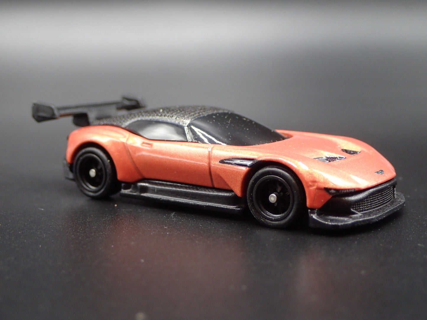 2015-2016 ASTON MARTIN VULCAN RACE CAR 1/64 SCALE DIORAMA DIECAST MODEL CAR