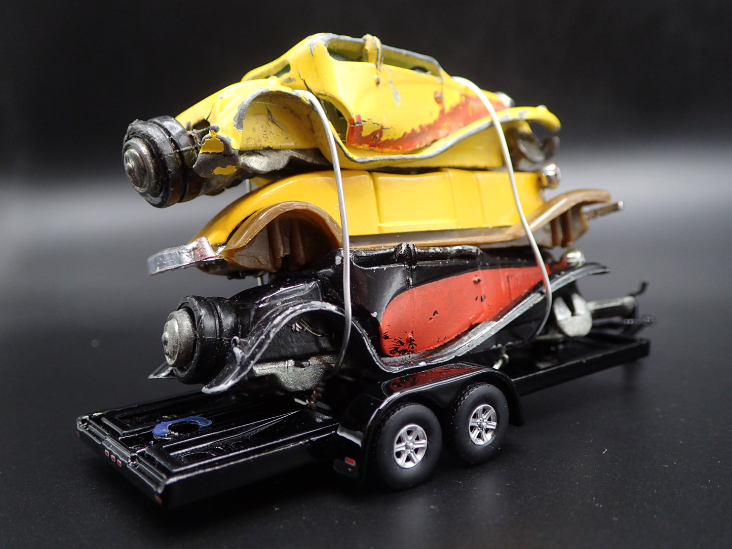 VINTAGE CLASSIC 3 CARS CRUSHED ON A FLATBED TRAILER 1:64 SCALE DIECAST MODEL CAR