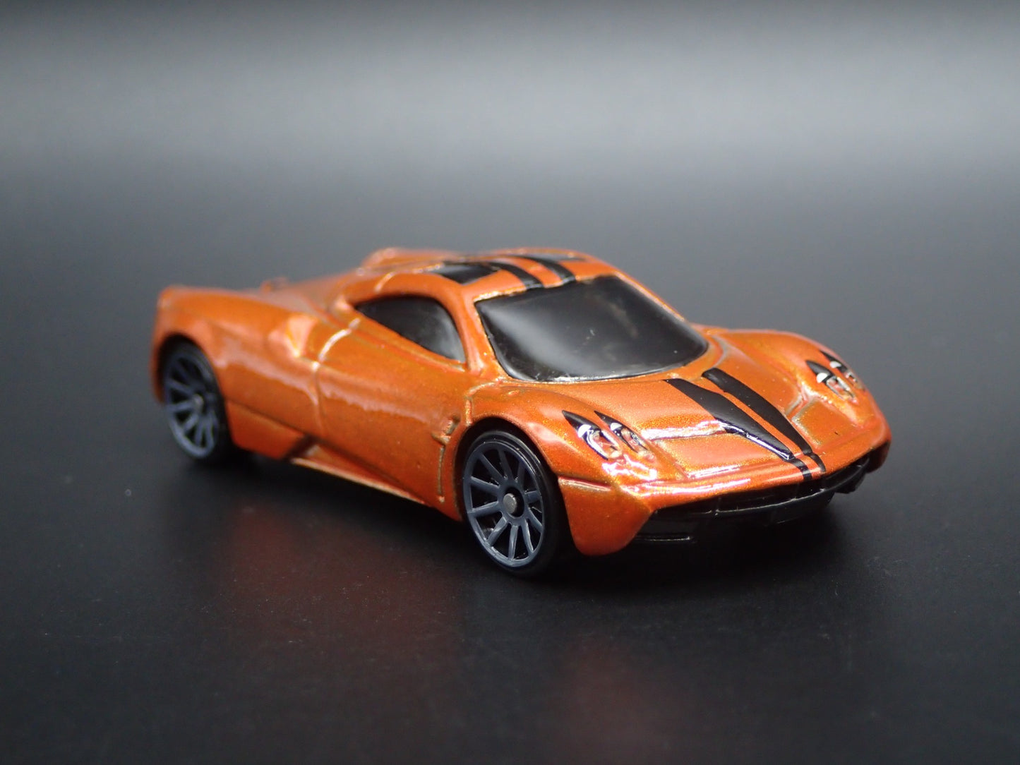 2011-2018 PAGANI HUAYRA SUPER CAR ORANGE 1/64 SCALE DIORAMA DIECAST MODEL CAR
