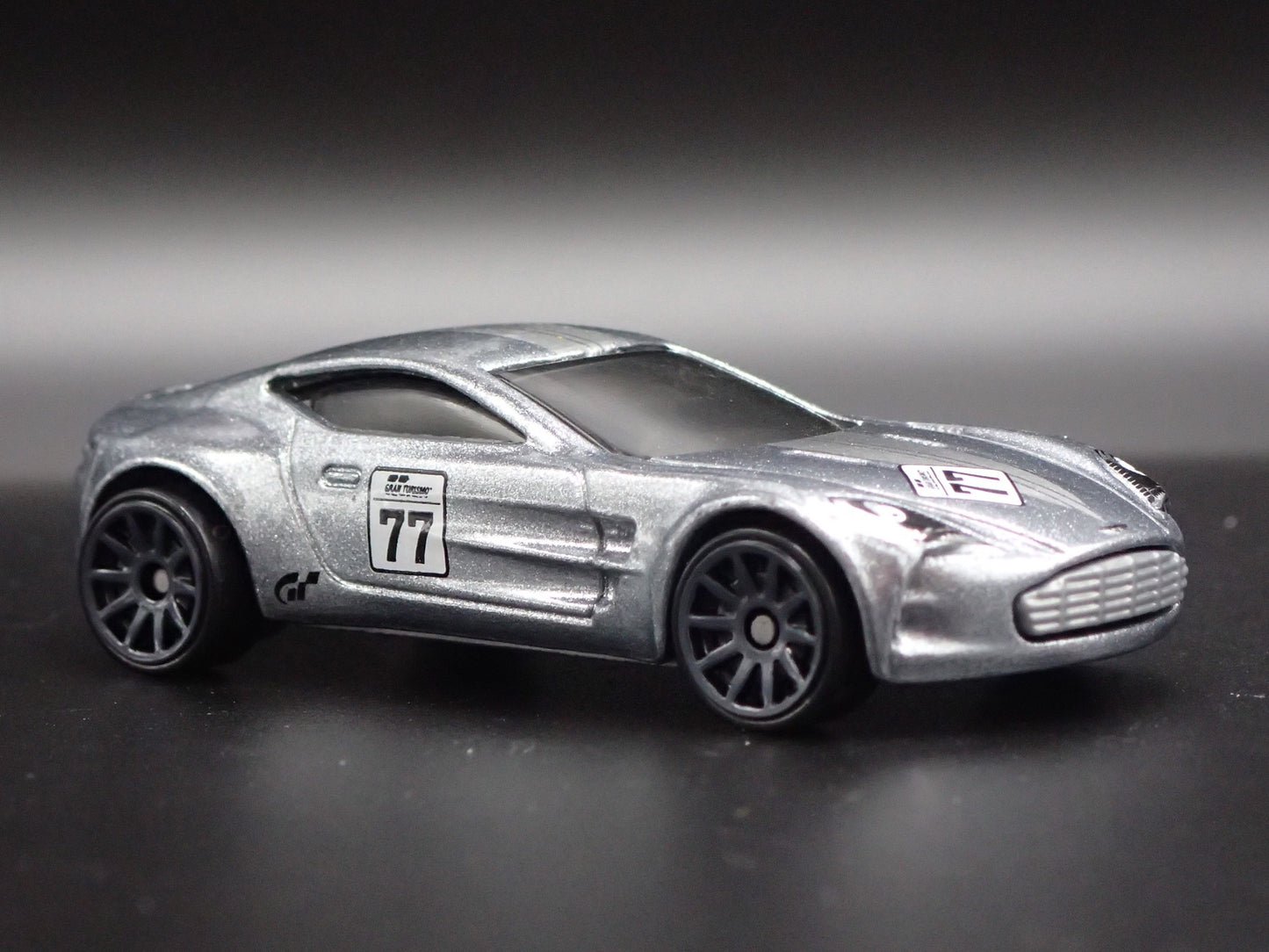 2009-2012 ASTON MARTIN ONE-77 GRAN TURISMO 1/64 SCALE DIORAMA DIECAST MODEL CAR
