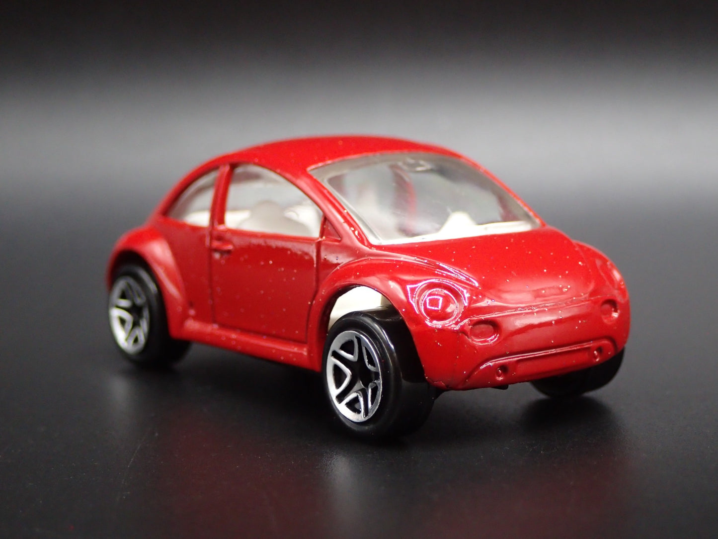 1998-2011 VW VOLKSWAGEN NEW BEETLE BUG RED 1:64 SCALE DIORAMA DIECAST MODEL CAR