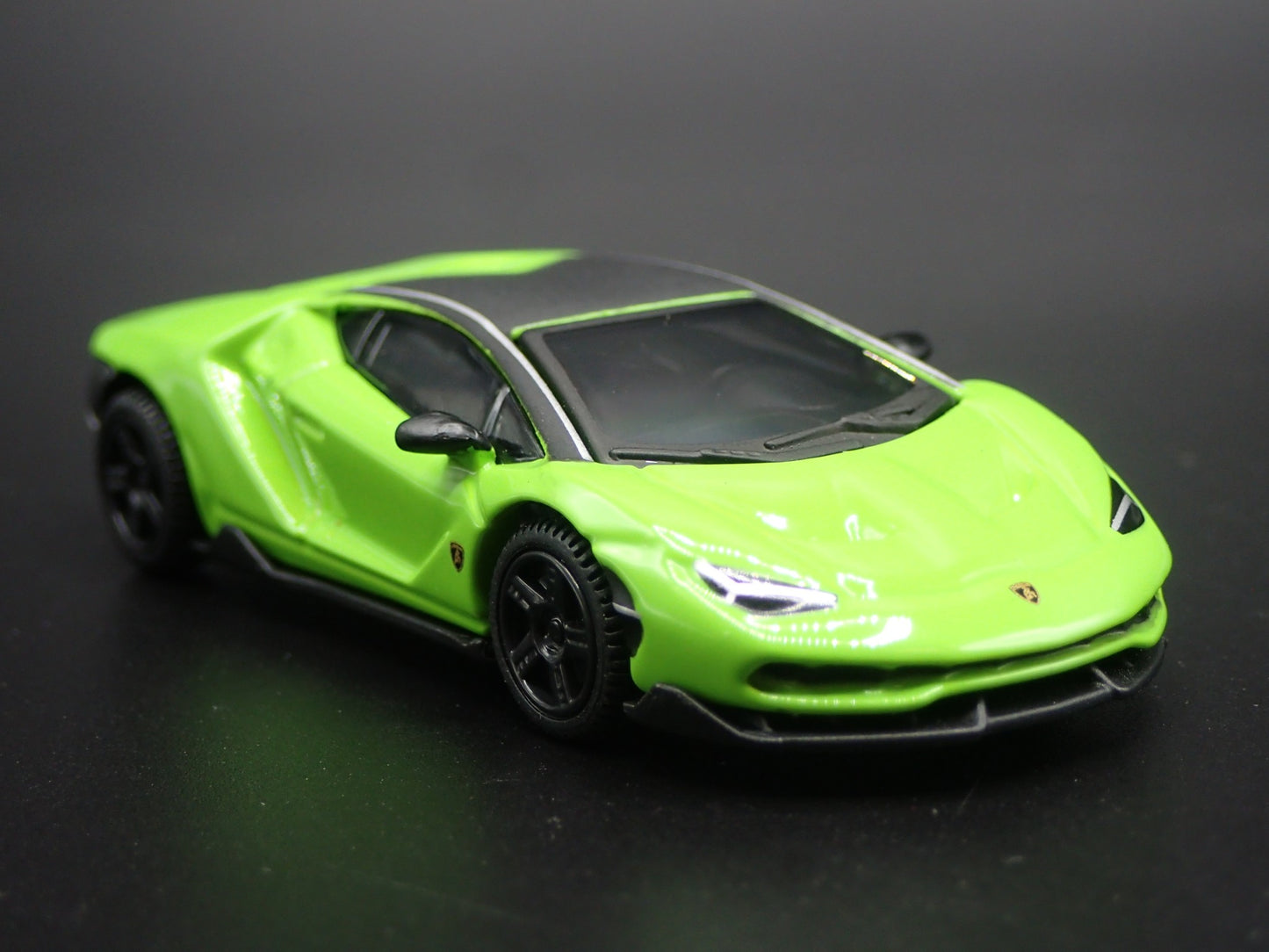 2016-2017 LAMBORGHINI CENTENARIO SUPER CAR 1:64 SCALE DIORAMA DIECAST MODEL CAR