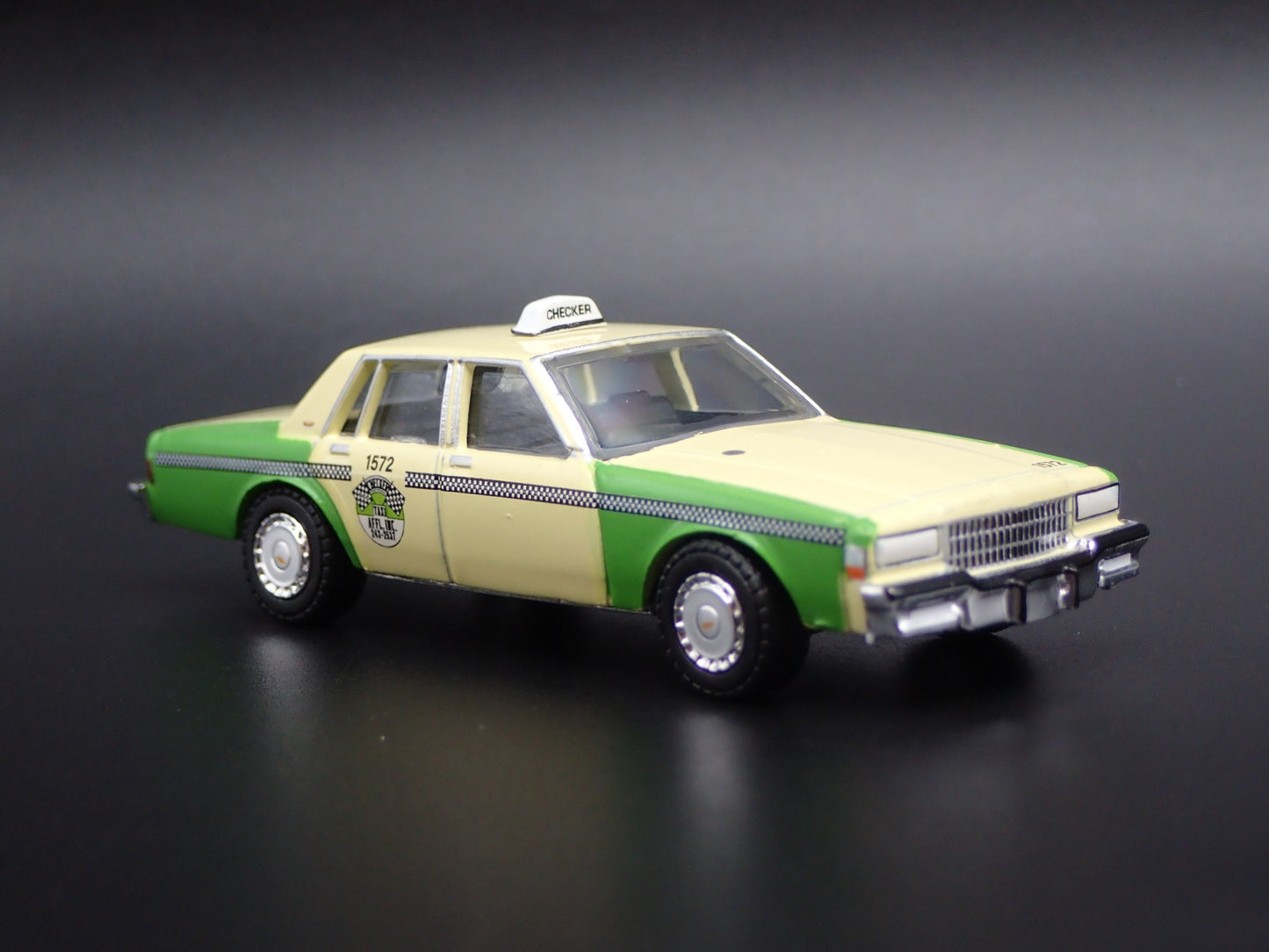 1987 87 CHEVY CHEVROLET CAPRICE TAXI CAB CHICAGO IL 1/64 SCALE DIECAST MODEL CAR